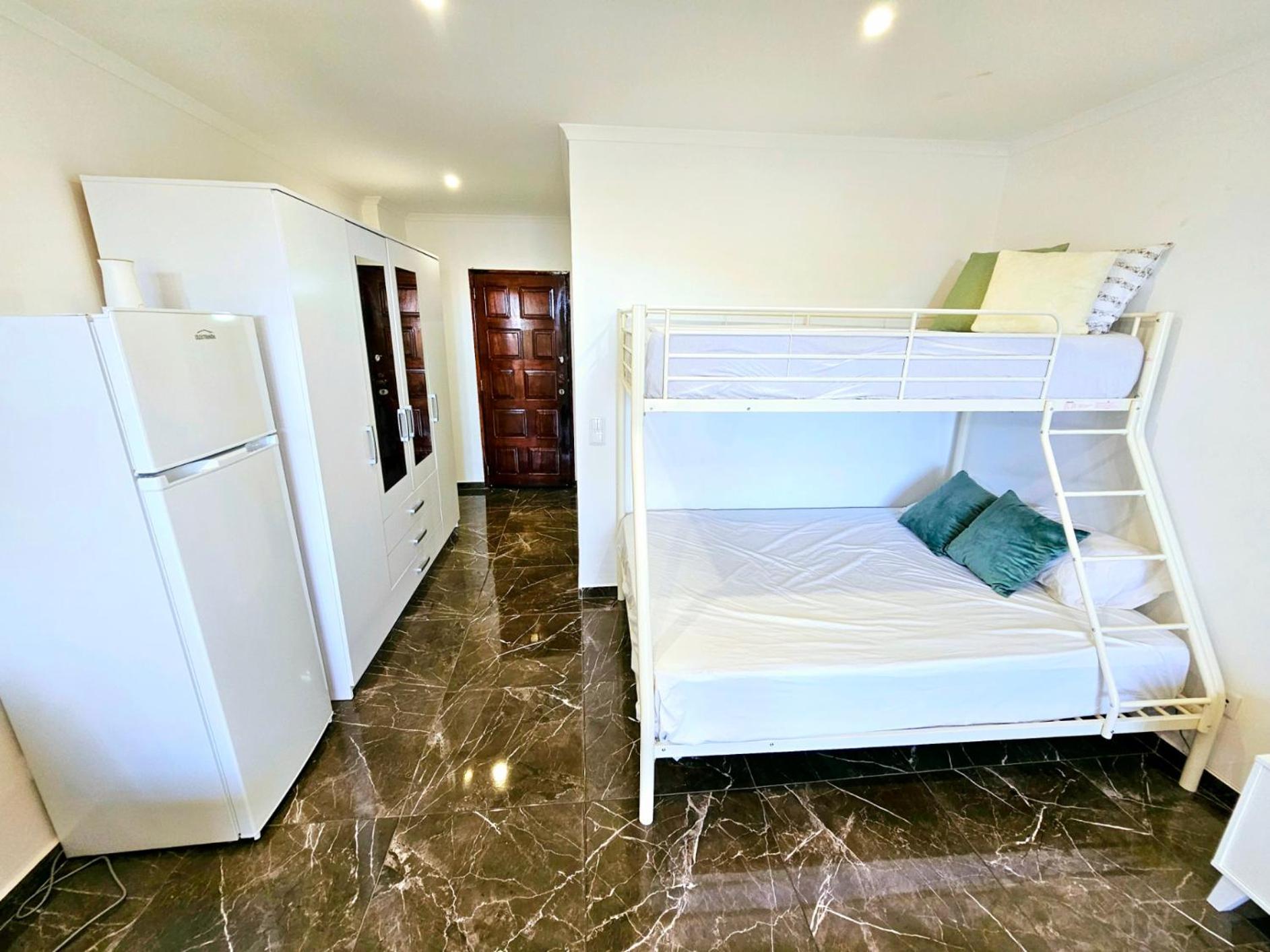 Appartement Vilanova, T0 - Modern Flat At Oura On The Strip With Balcony With View To The Pool, Pool Access, Lift And Air Conditioning Albufeira