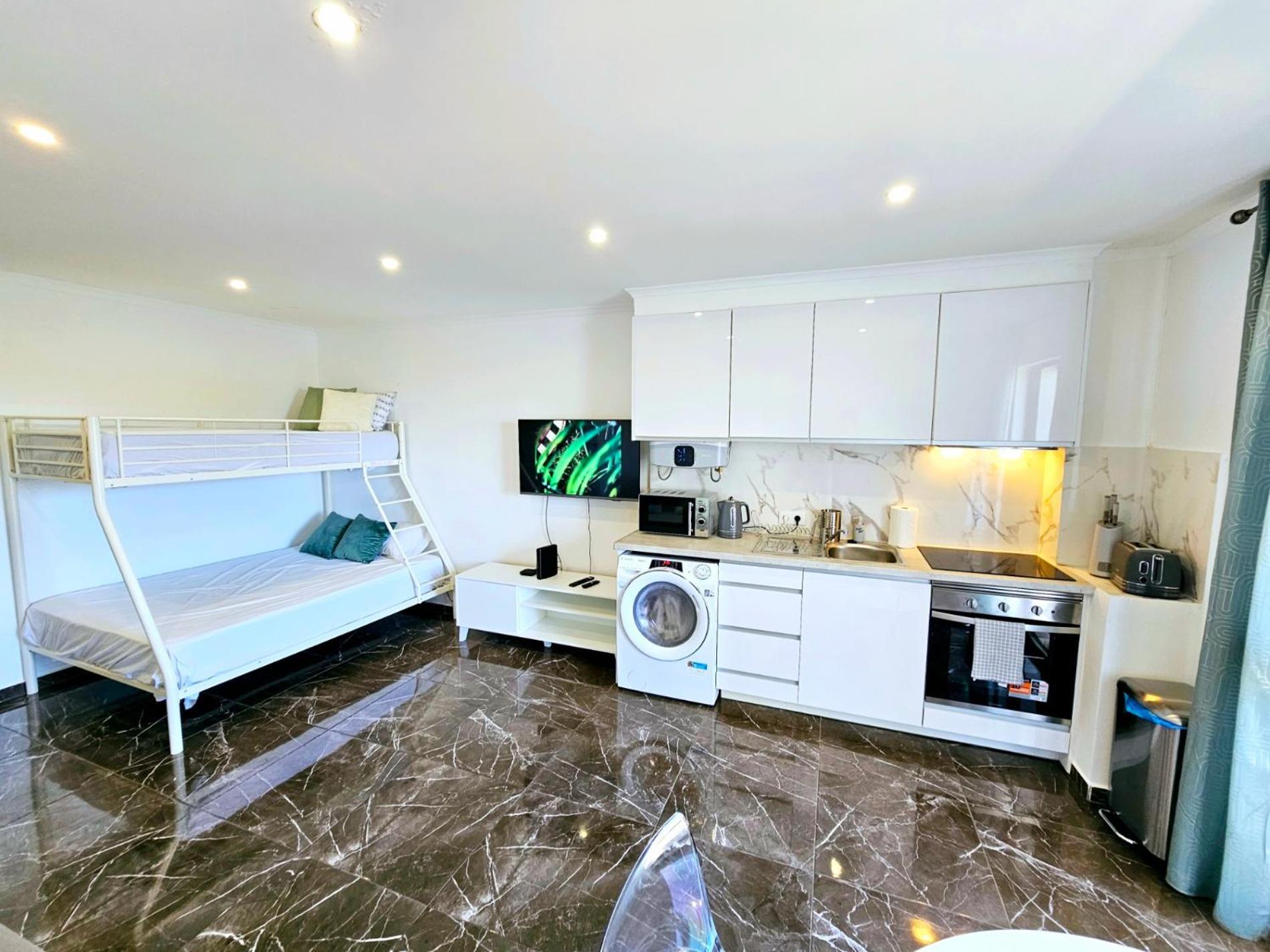 Vilanova, T0 - Modern Flat At Oura On The Strip With Balcony With View To The Pool, Pool Access, Lift And Air Conditioning Appartement