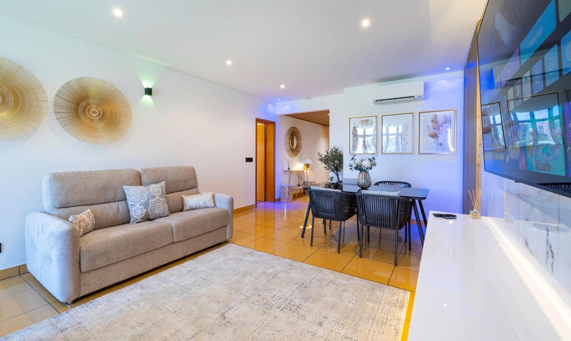 Romantic With Private Hot Tub & Parking - Big Pool - Marina Access *