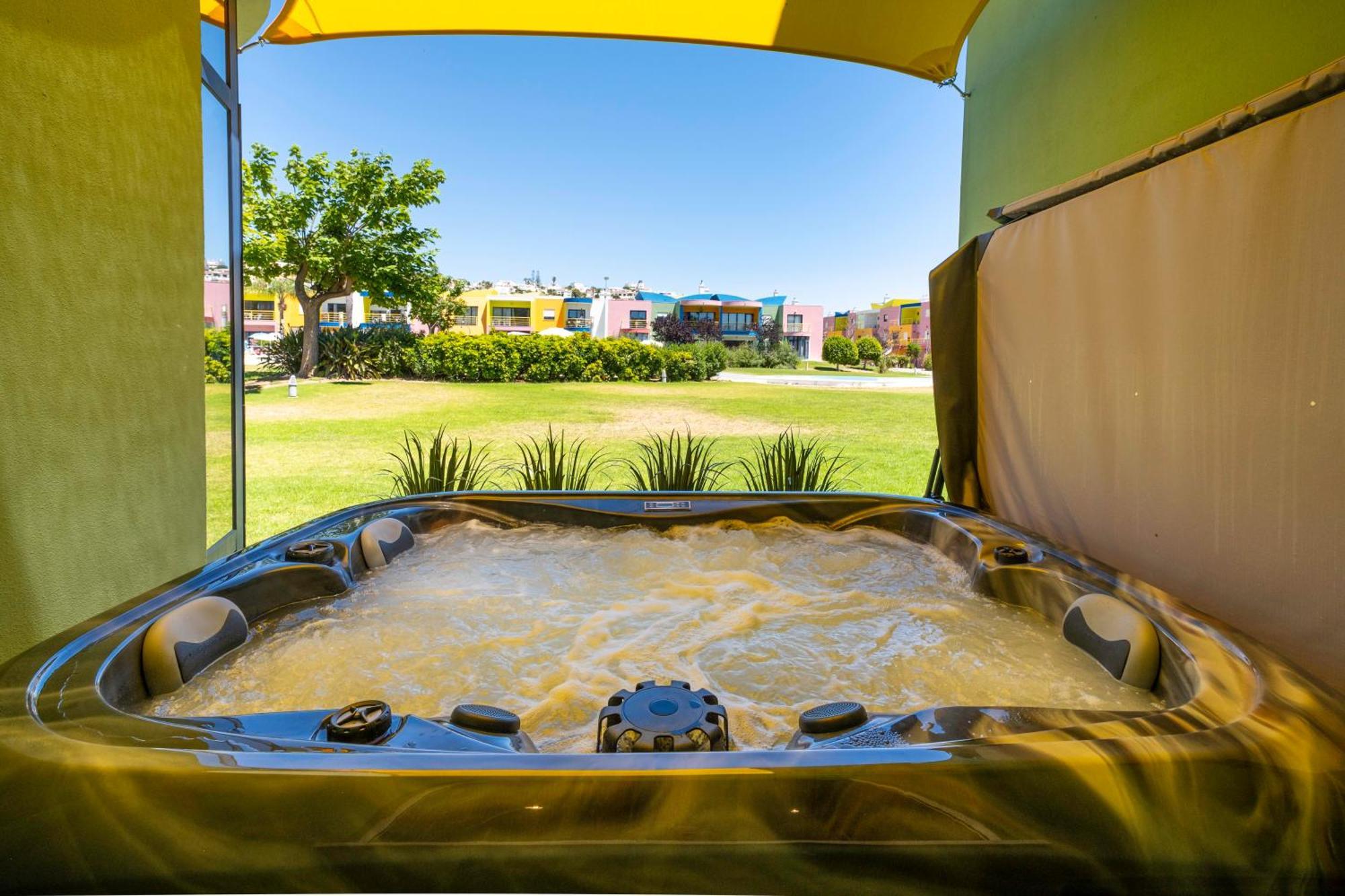 Villa Romantic With Private Hot Tub & Parking - Big Pool - Marina Access *