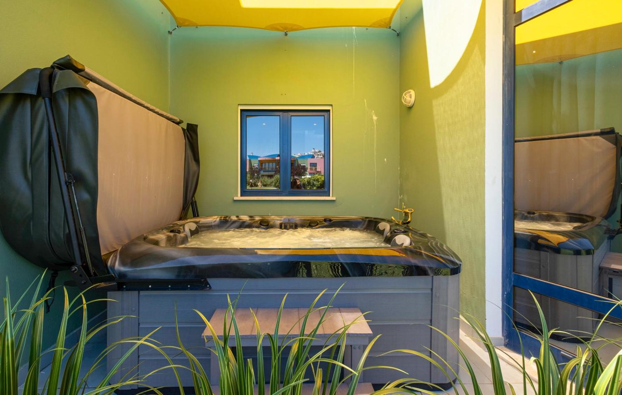 Villa Romantic With Private Hot Tub & Parking - Big Pool - Marina Access