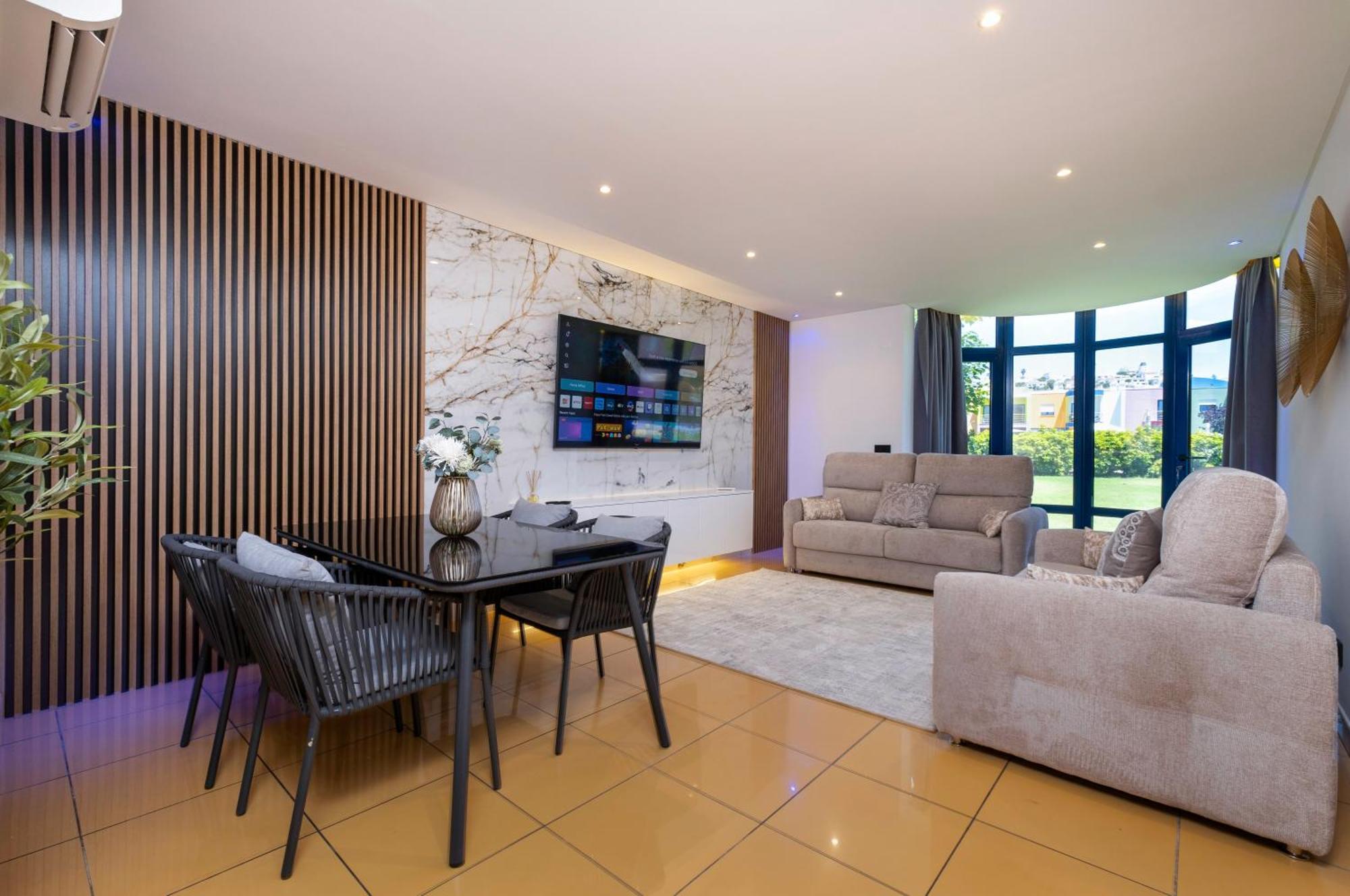 Romantic With Private Hot Tub & Parking - Big Pool - Marina Access *