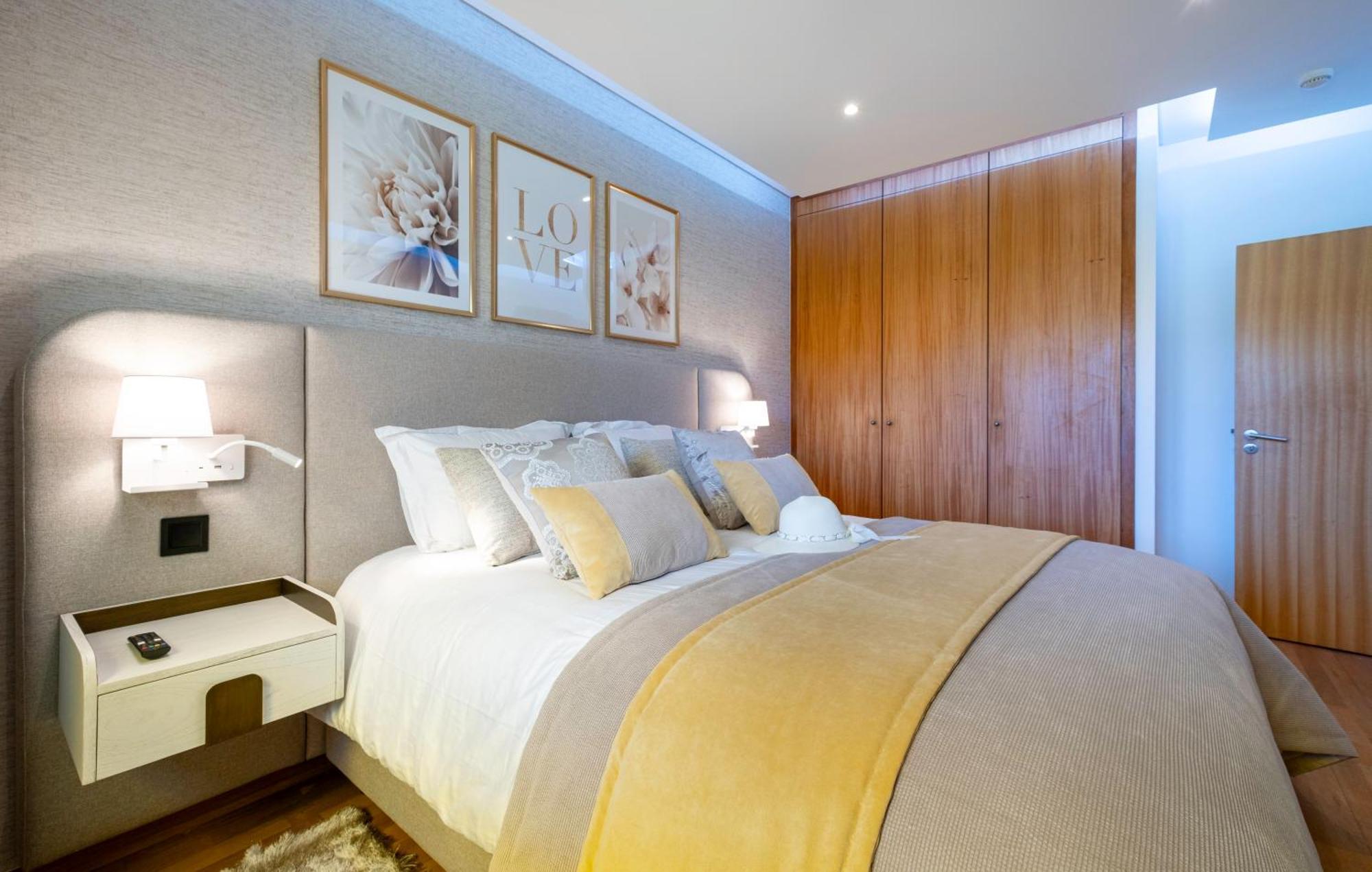 Romantic With Private Hot Tub & Parking - Big Pool - Marina Access Villa Albufeira