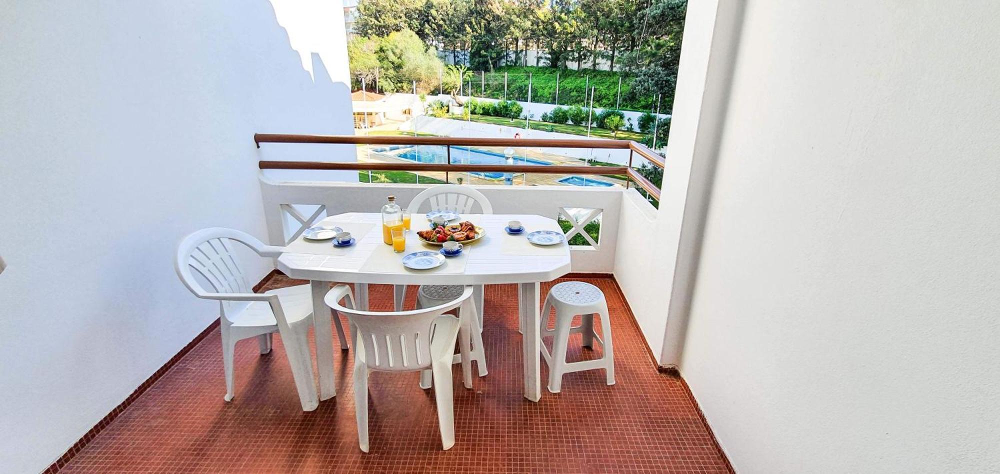 Stunning Swimming Pool Apartment
