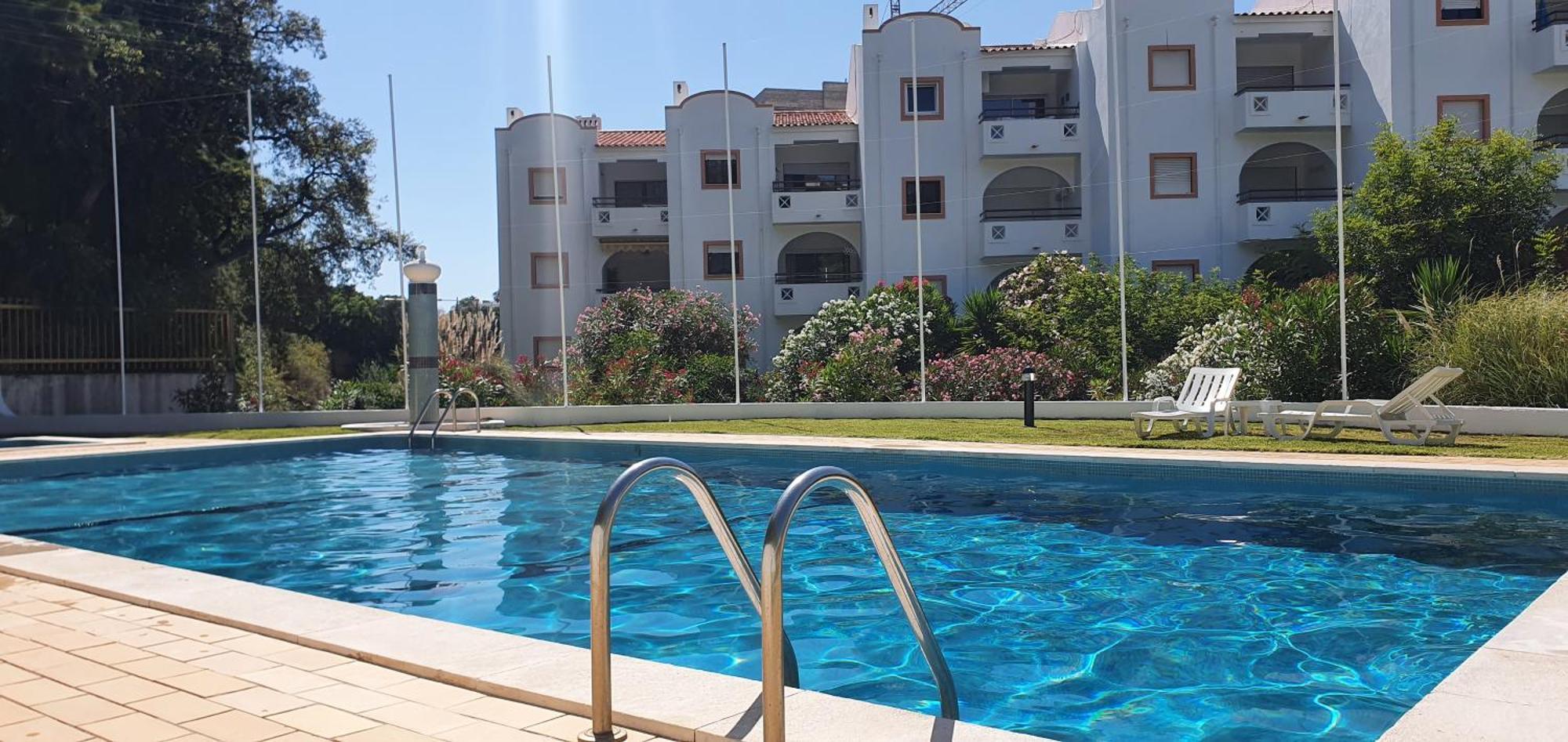 Stunning Swimming Pool Apartment