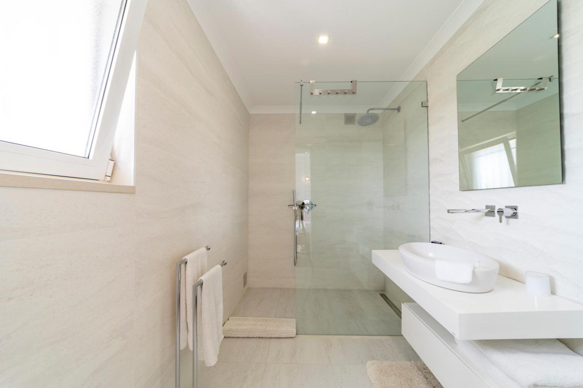 Stunning 4-bedroom With Pool - Perfect For Families *