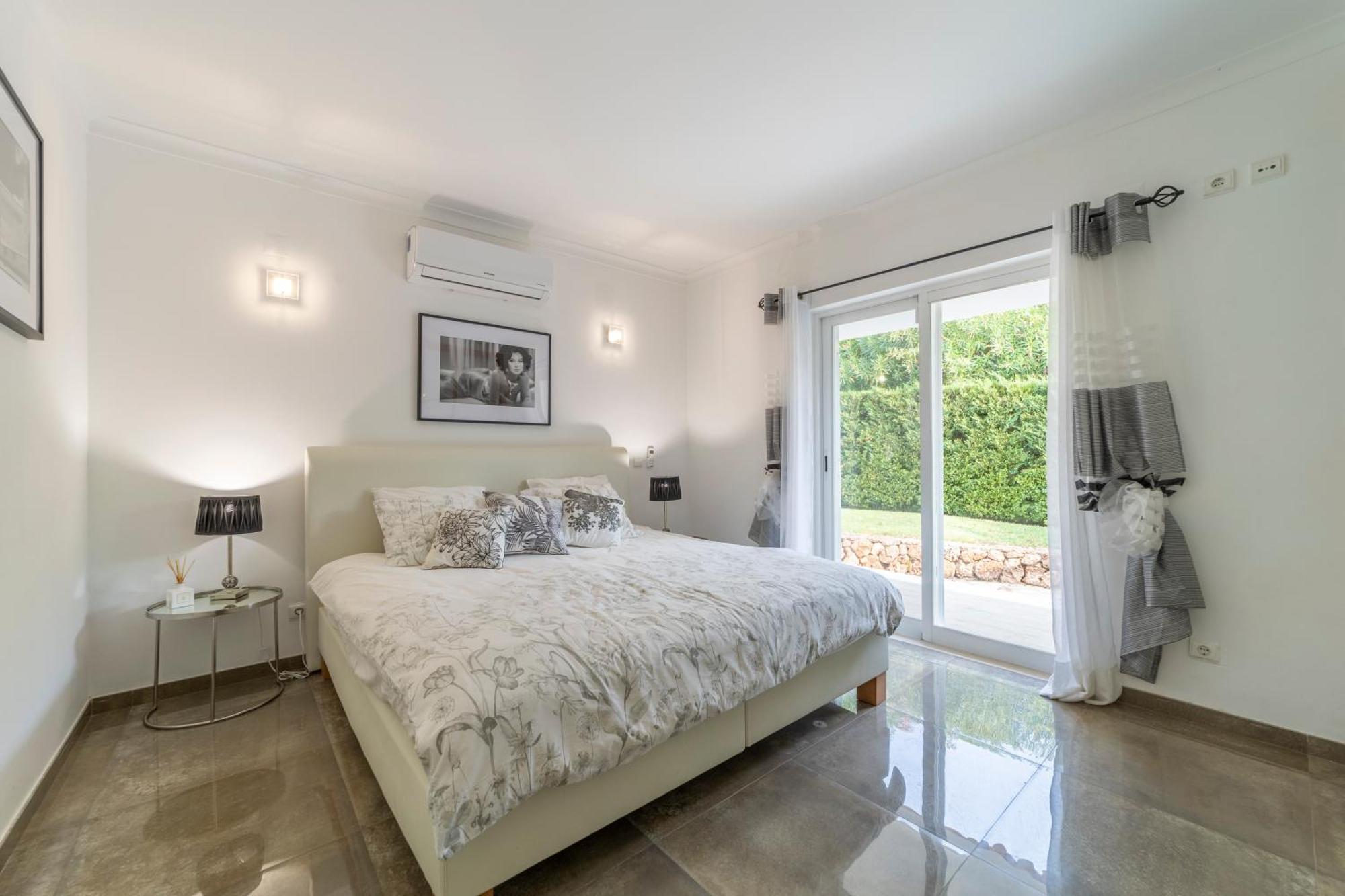 Stunning 4-bedroom With Pool - Perfect For Families Villa *