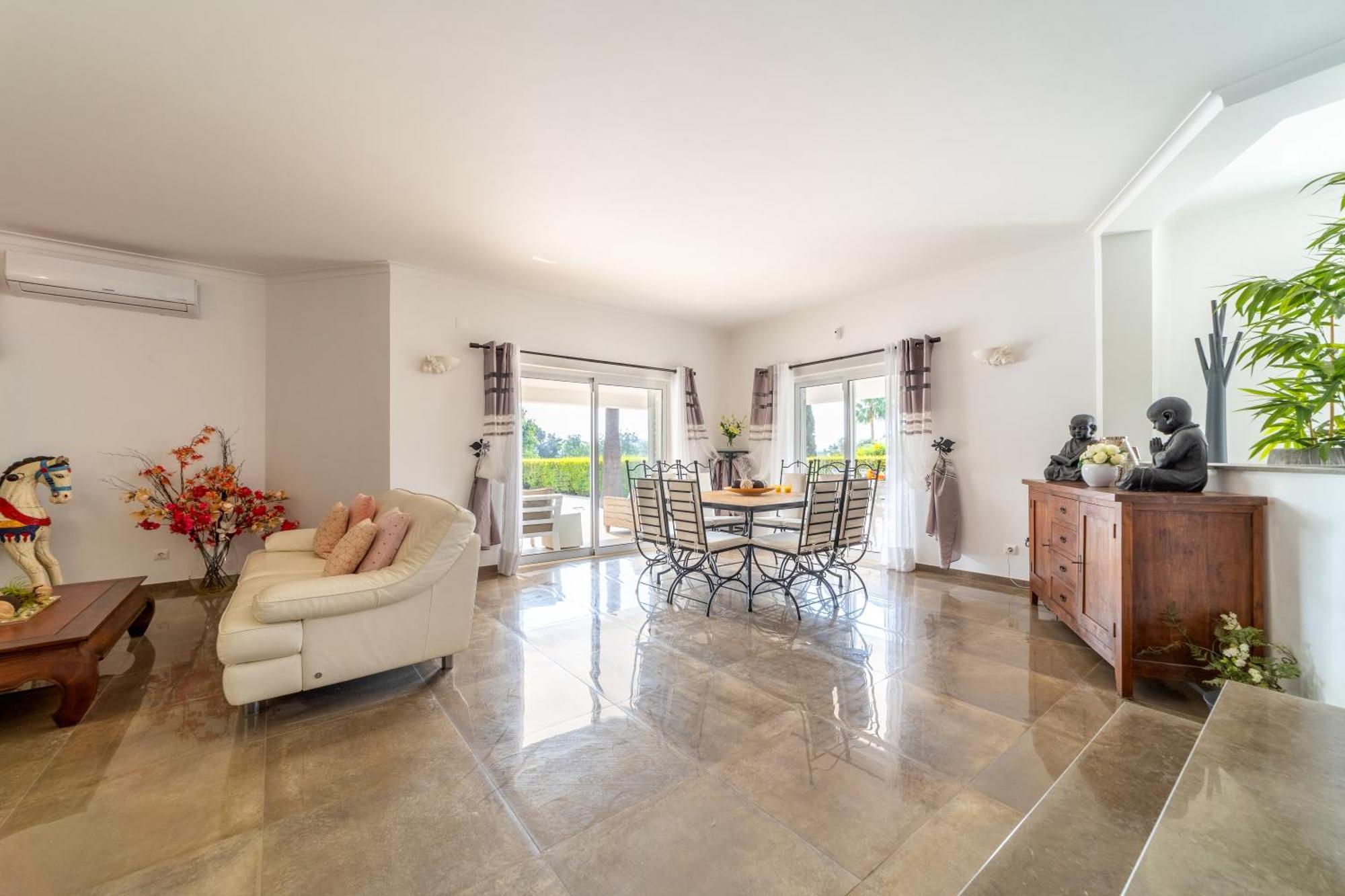 Villa Stunning 4-bedroom With Pool - Perfect For Families *