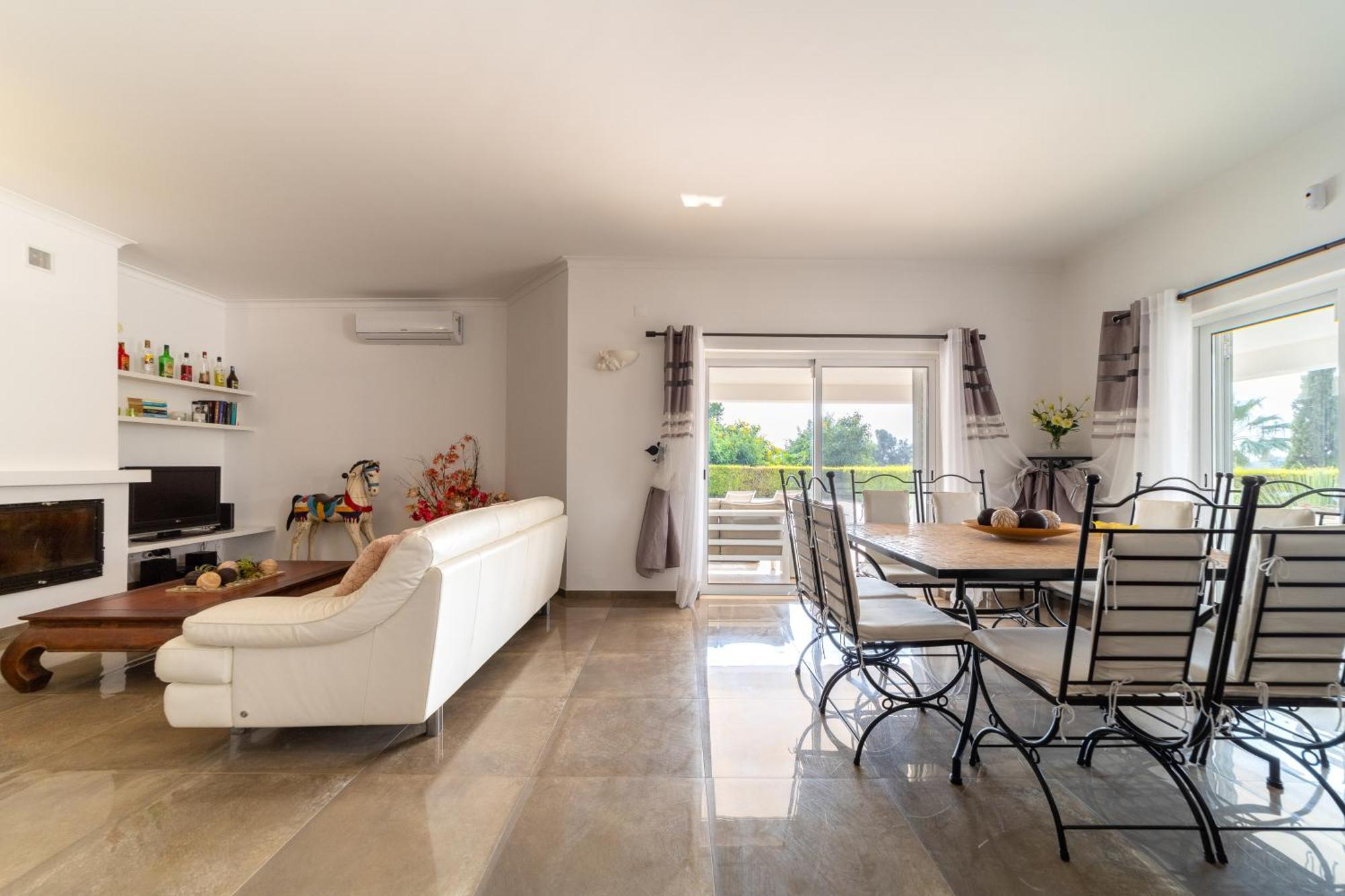 Stunning 4-bedroom With Pool - Perfect For Families Villa Albufeira