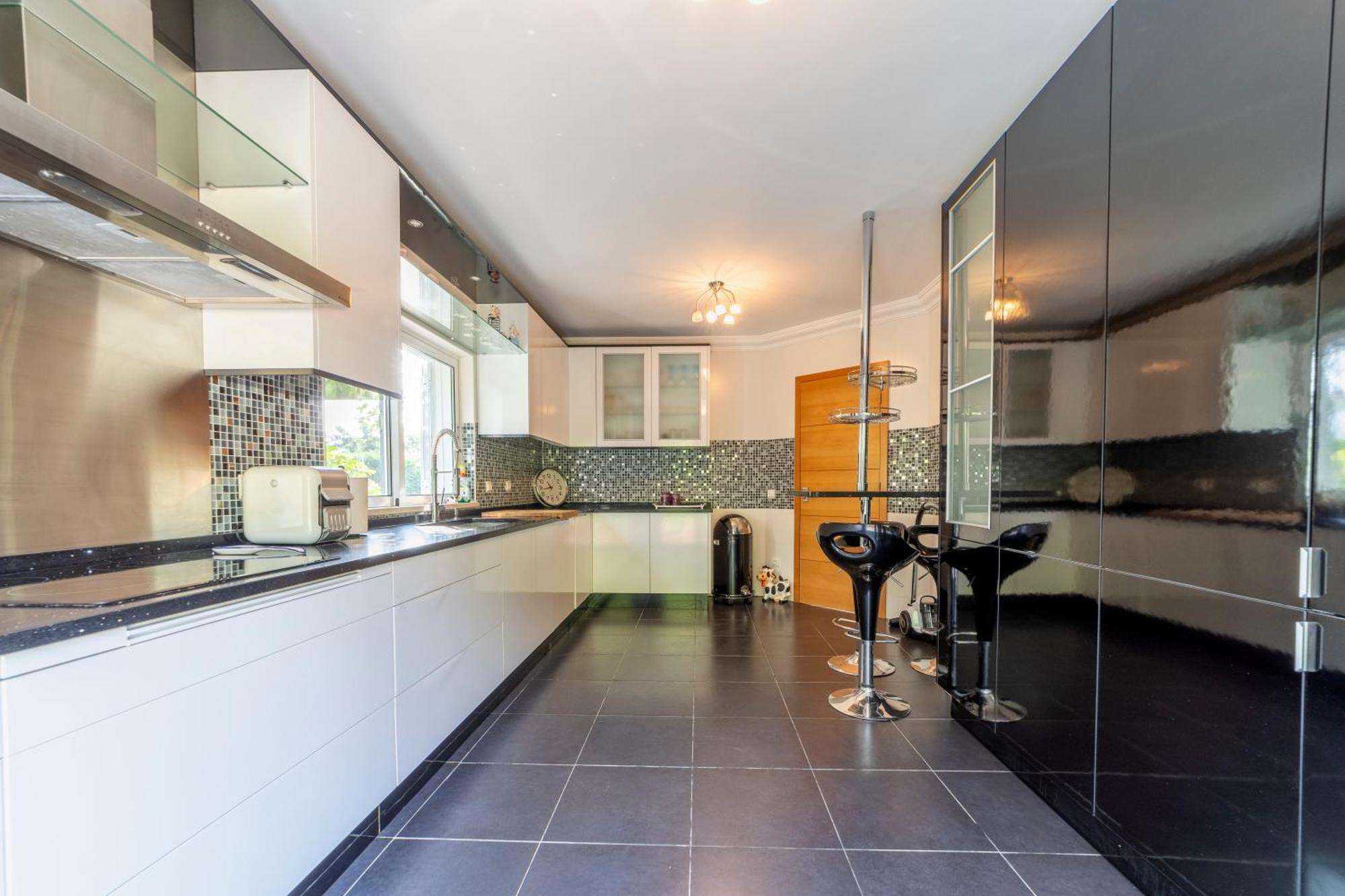 Stunning 4-bedroom With Pool - Perfect For Families *