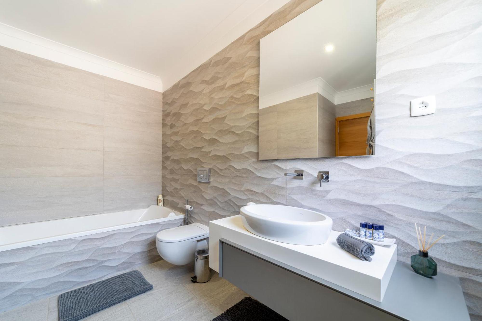 Stunning 4-bedroom With Pool - Perfect For Families