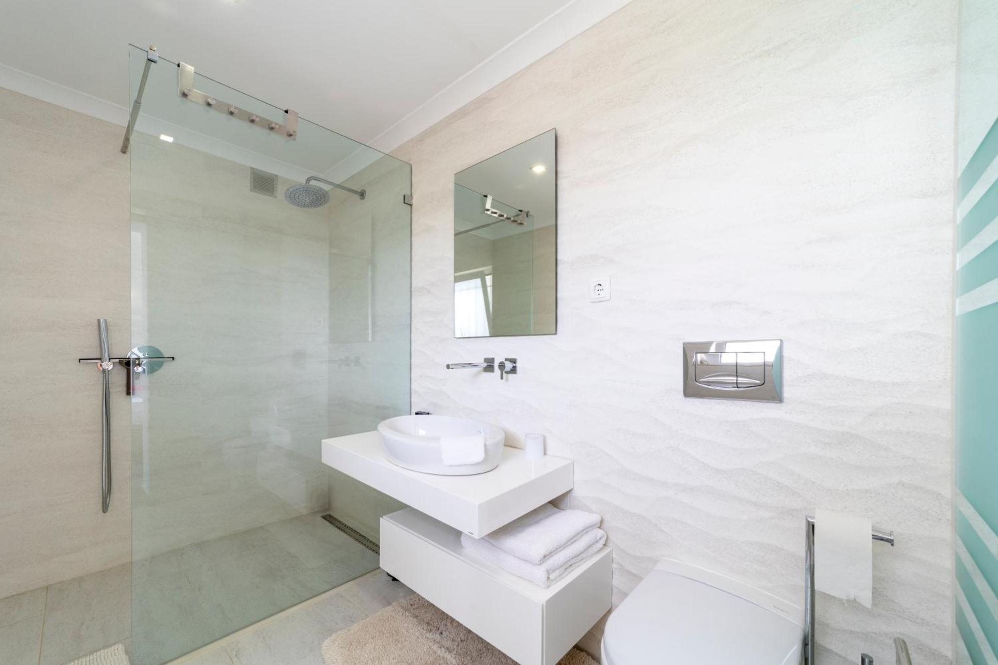 Stunning 4-bedroom With Pool - Perfect For Families Villa *