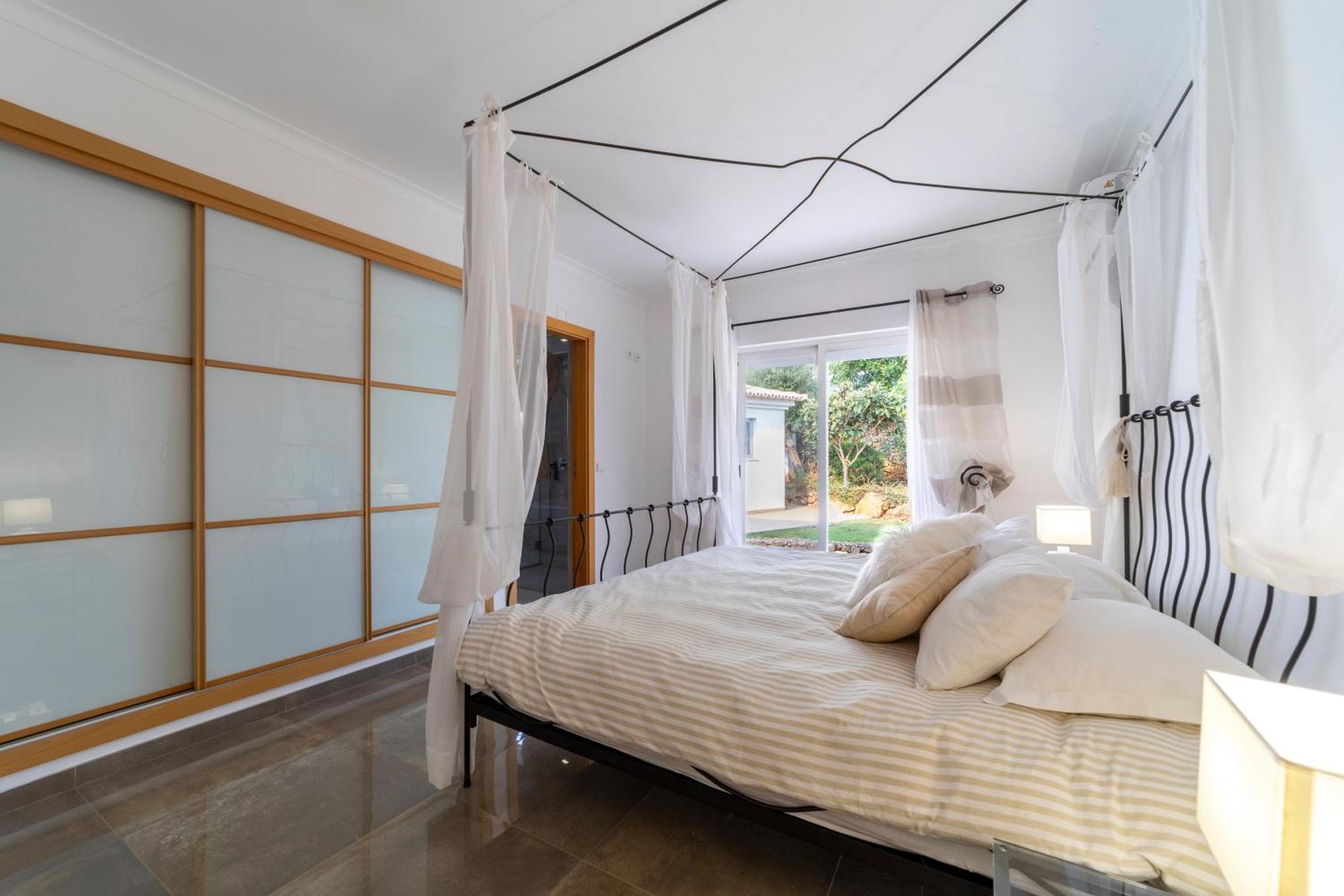 Stunning 4-bedroom With Pool - Perfect For Families Villa Albufeira