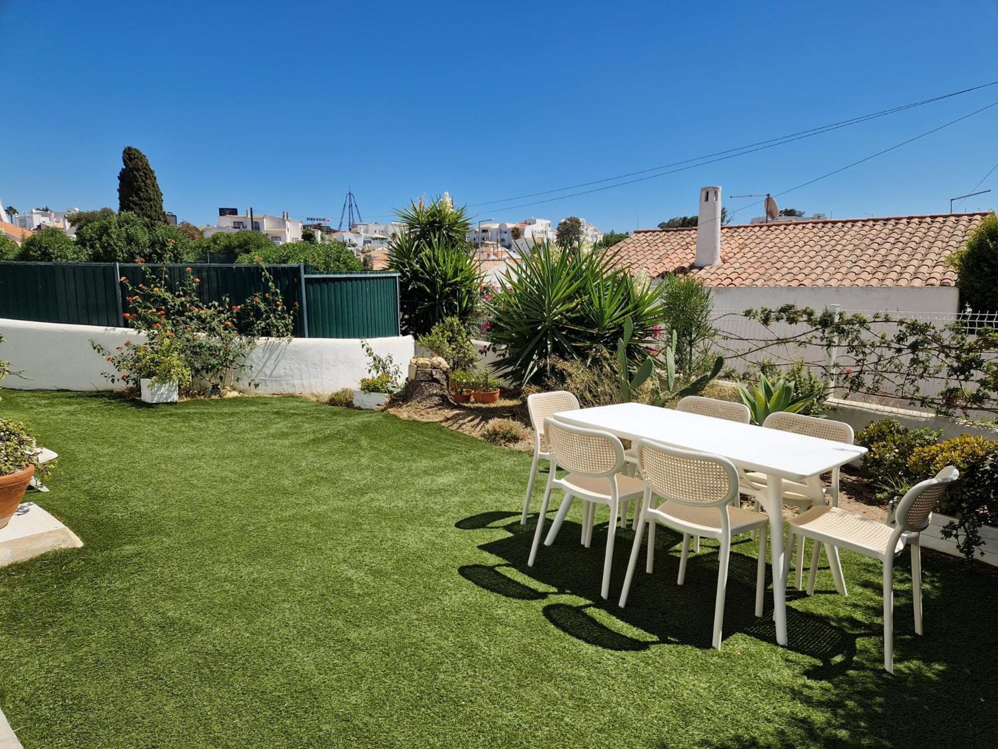 Airy 3br, Ac, Garden, 2min Strip, 8min Oura Apartment *