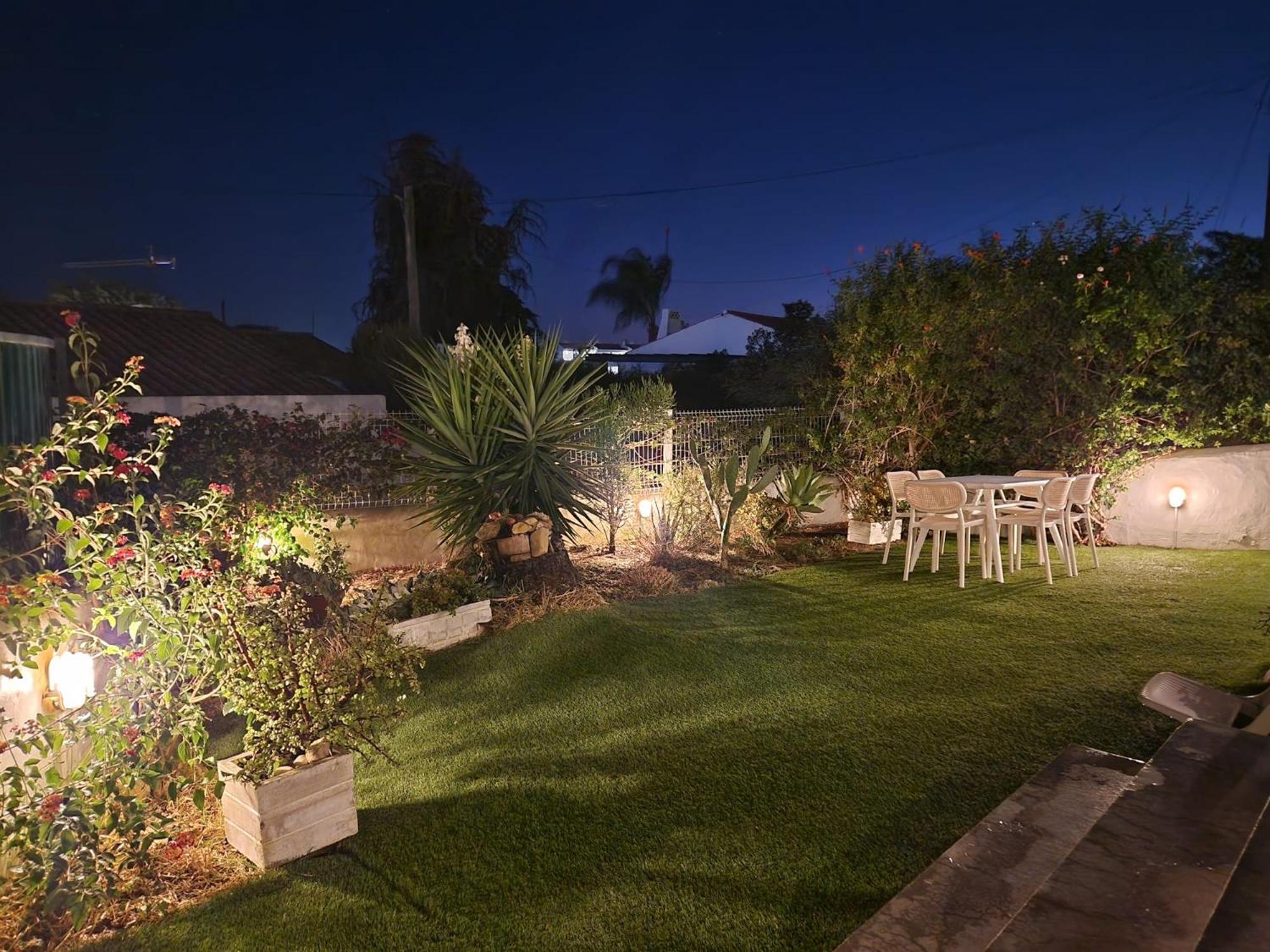 Apartment Airy 3br, Ac, Garden, 2min Strip, 8min Oura