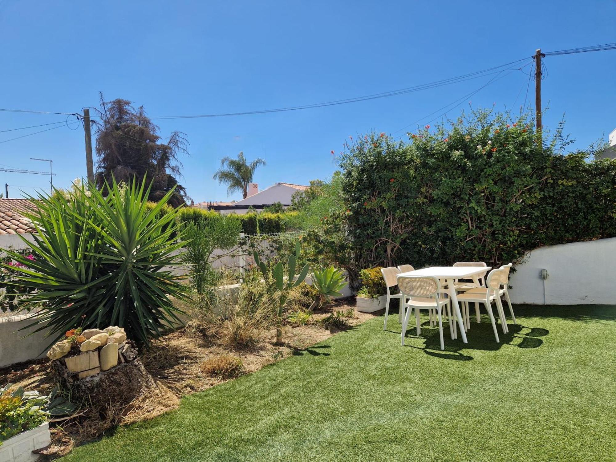 Airy 3br, Ac, Garden, 2min Strip, 8min Oura Apartment Albufeira