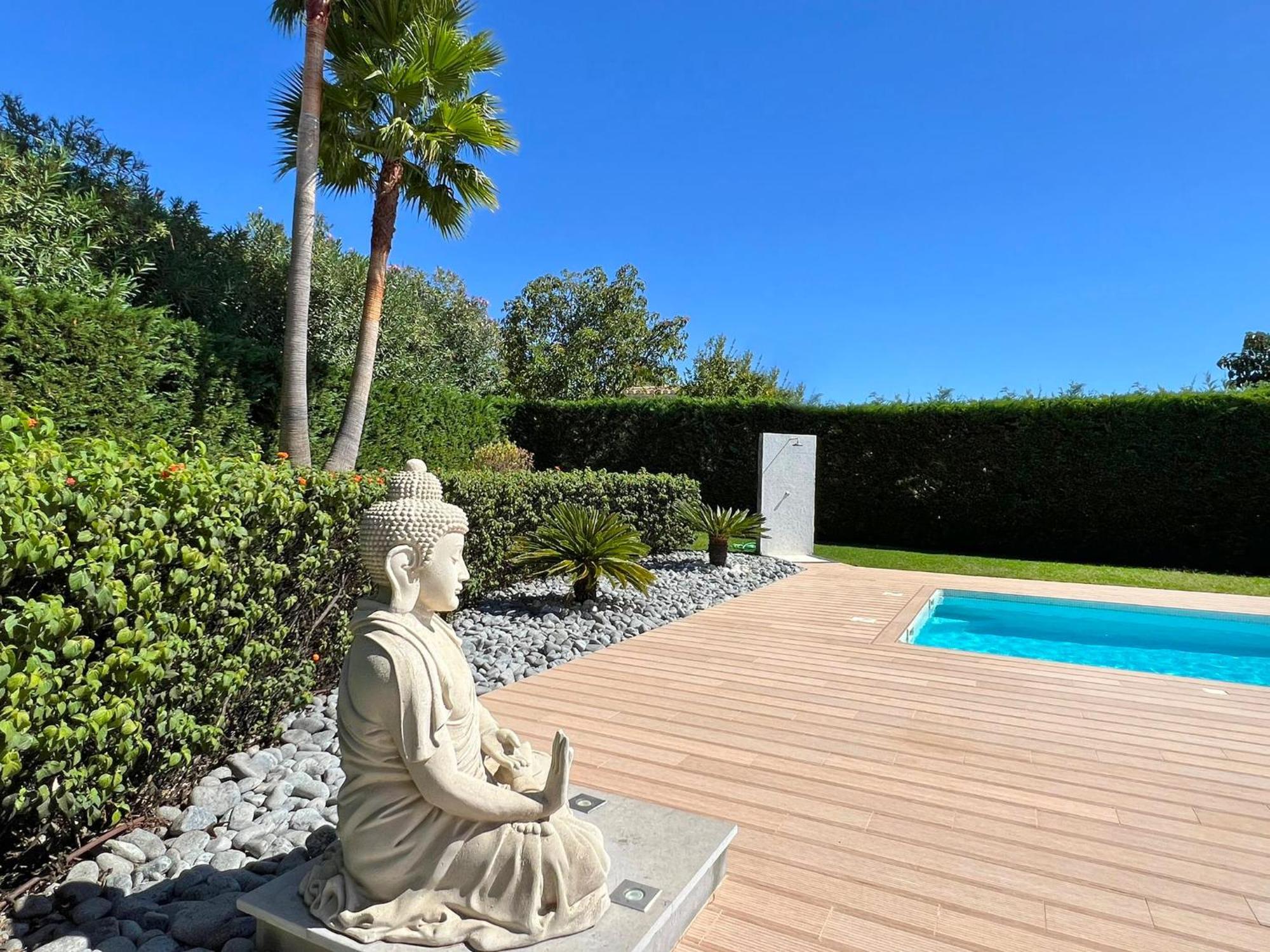 Villa Stunning 4-bedroom With Pool - Perfect For Families