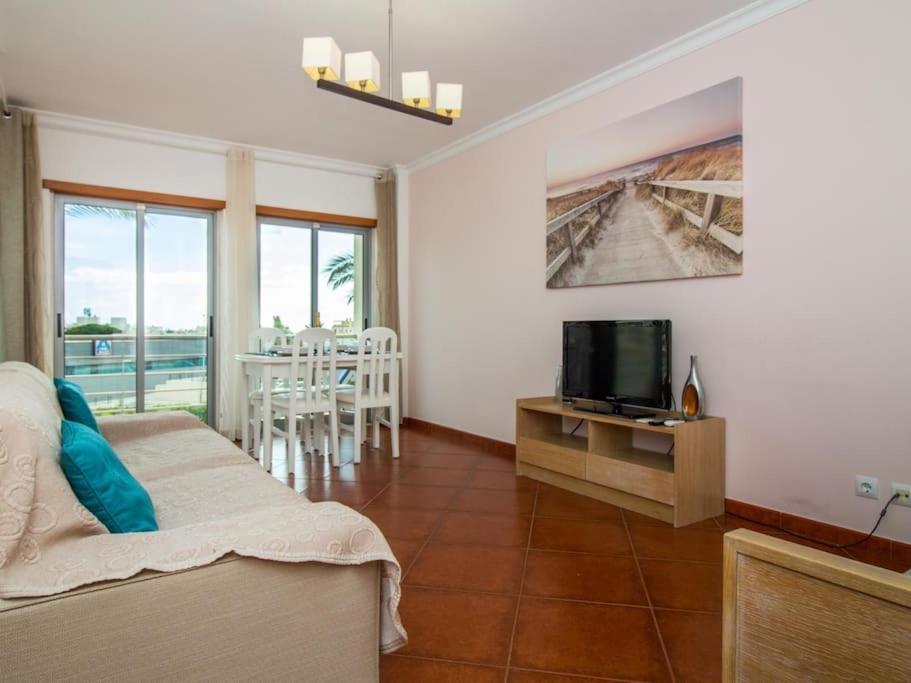 Globe 45 - Location & The Strip Albufeira