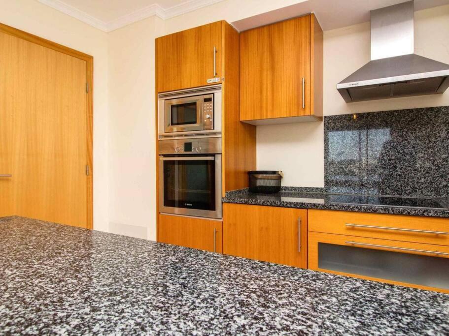 Apartment View Waves - Pool And Sea View & Tennis Court Albufeira