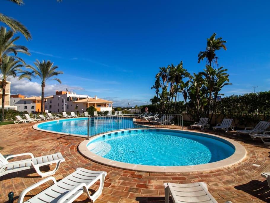 Globe 33 - Location & The Strip Albufeira