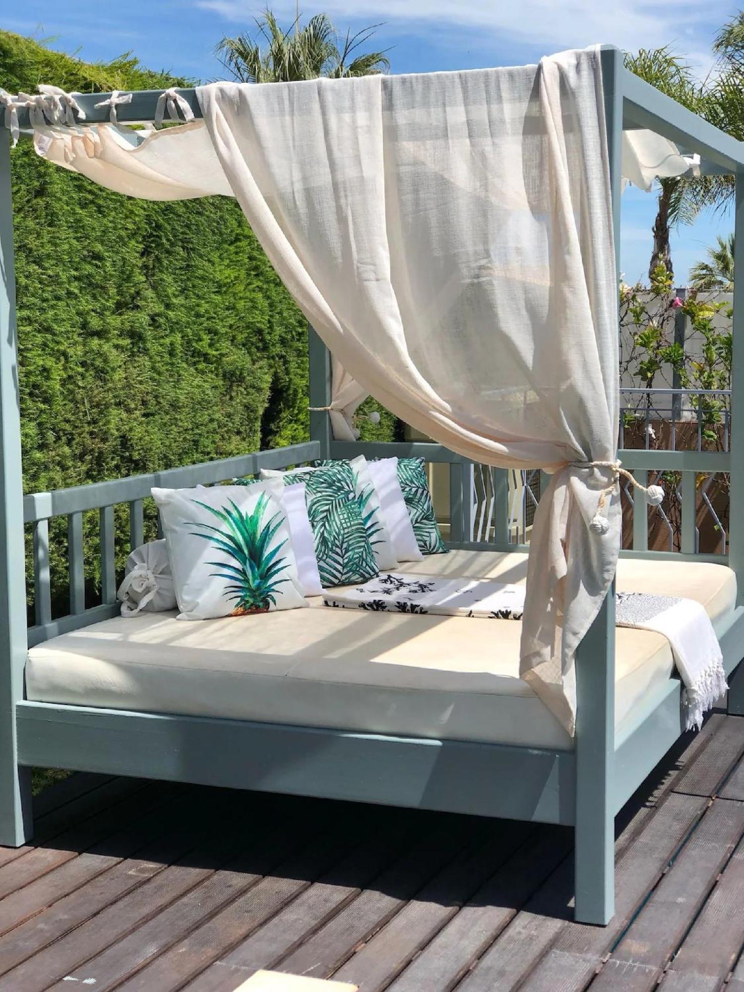 Apartment A Charming Property Only A 2 Minute Walk To Beach