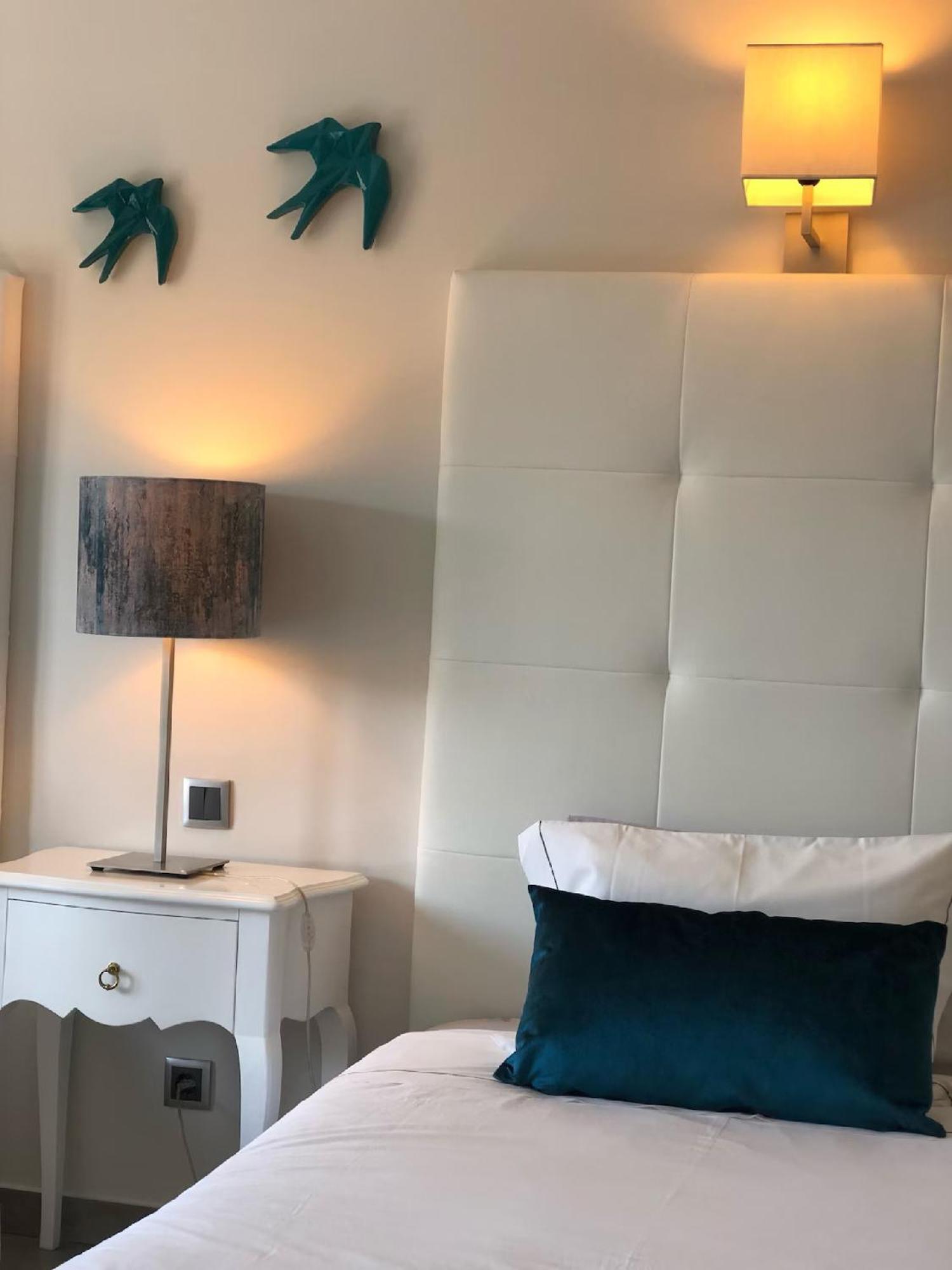 Apartment A Charming Property Only A 2 Minute Walk To Beach *