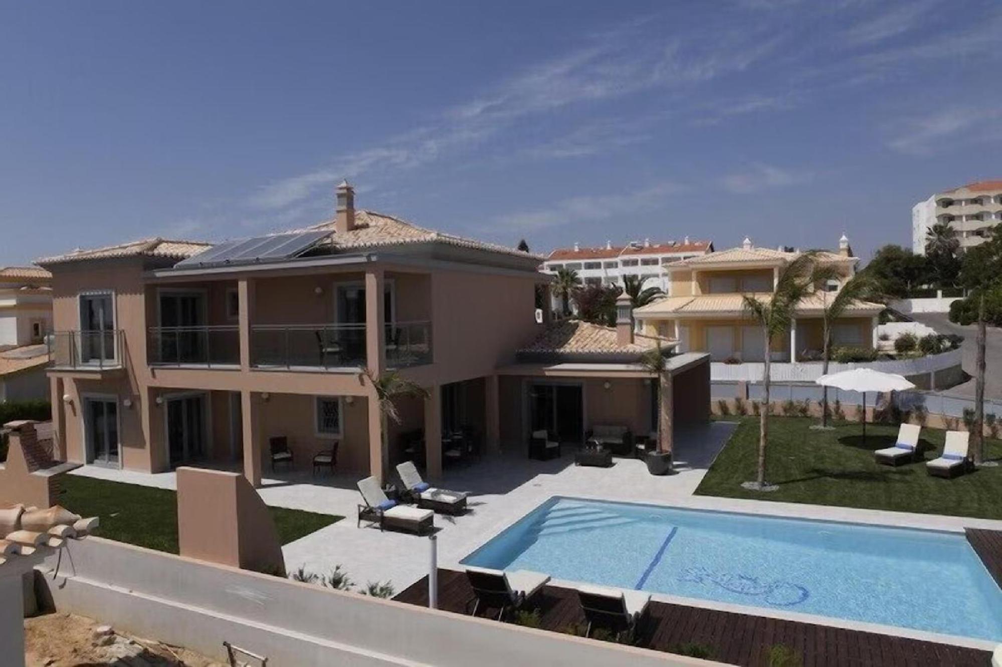 A Charming Property Only A 2 Minute Walk To Beach * Albufeira
