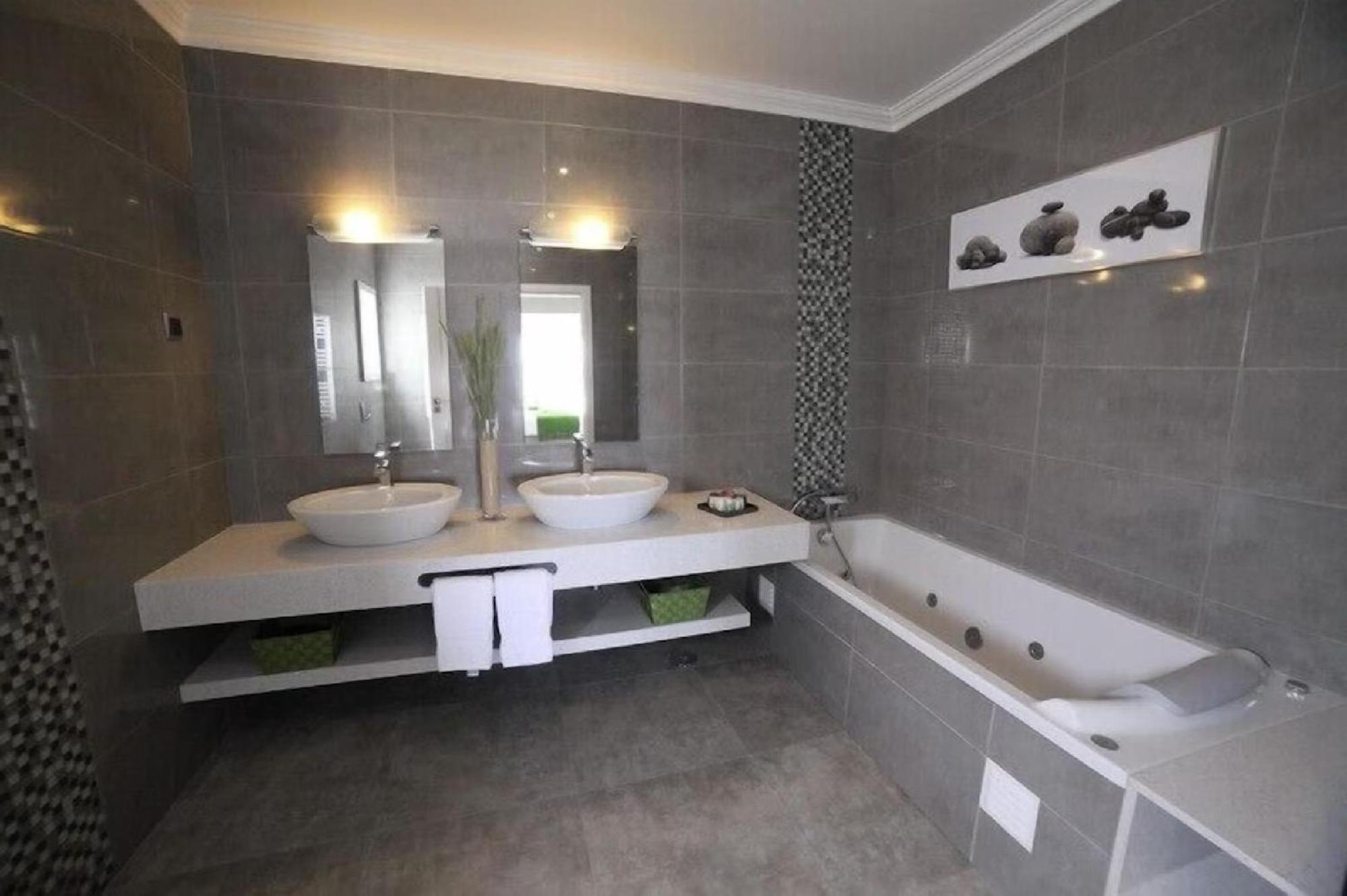 A Charming Property Only A 2 Minute Walk To Beach Albufeira
