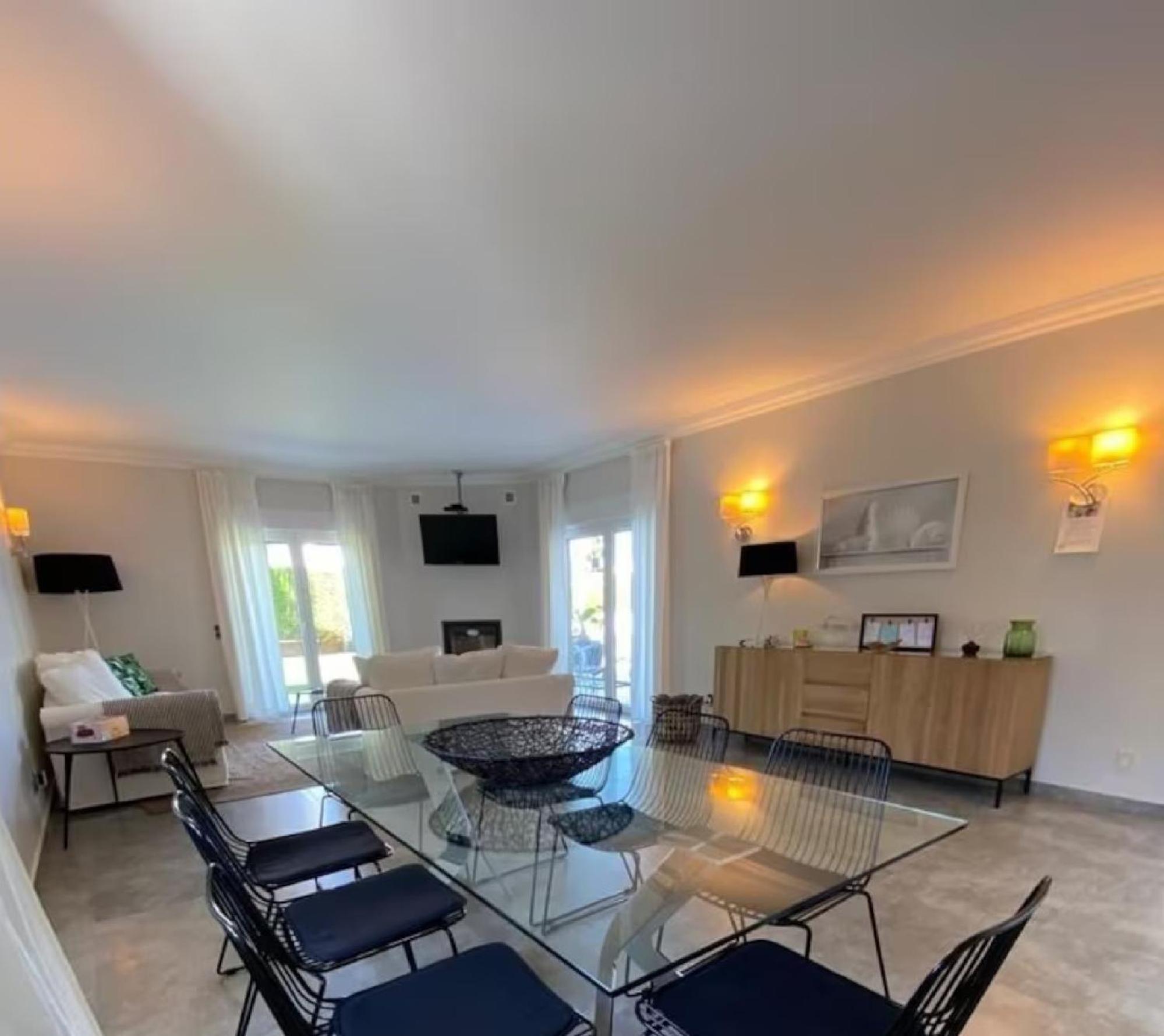 Apartment A Charming Property Only A 2 Minute Walk To Beach *