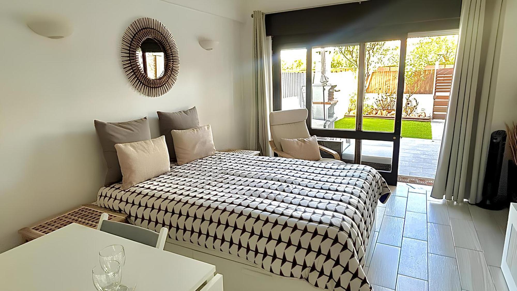 Apartment Magnific With A Cozy Garden, 5 Minutes To The