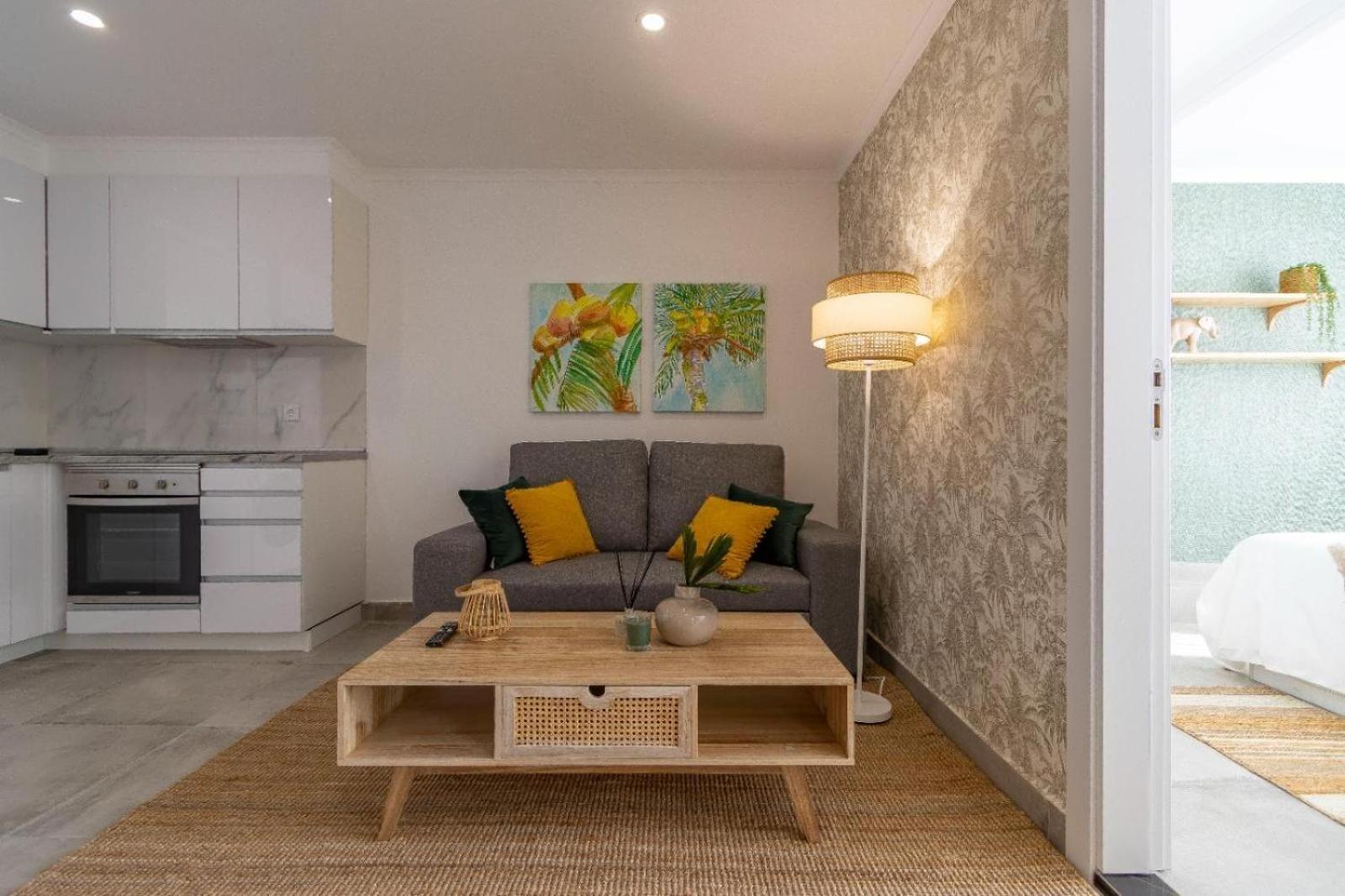 Apartment Stunning Modern In Oura *
