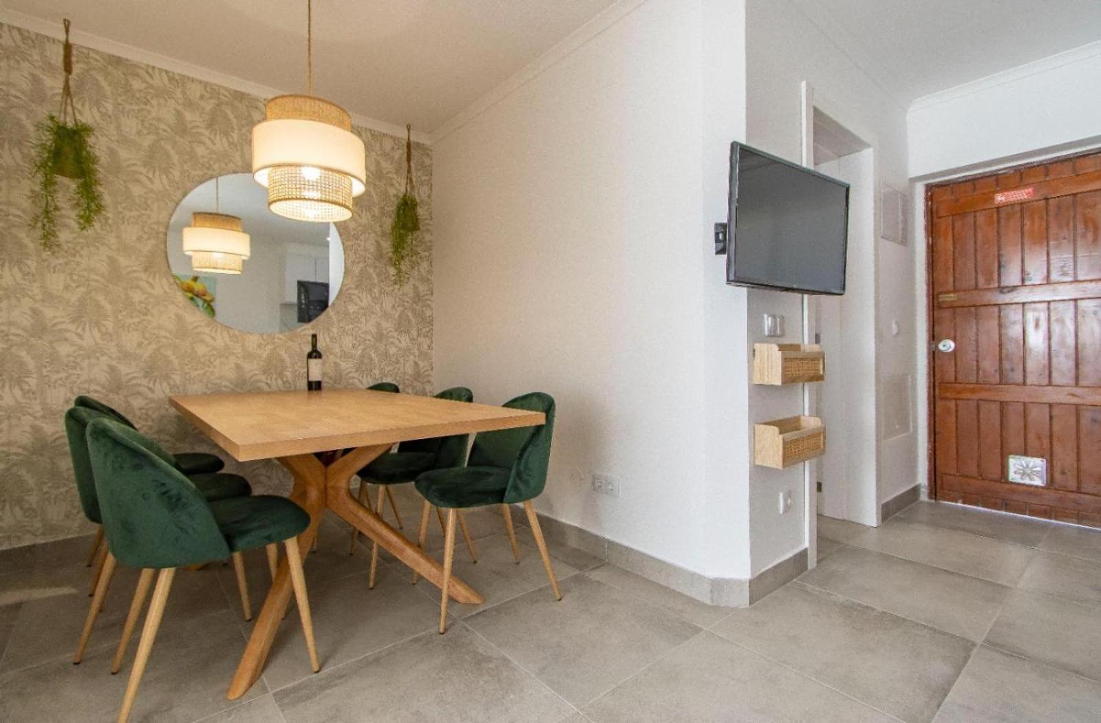 Apartment Stunning Modern In Oura
