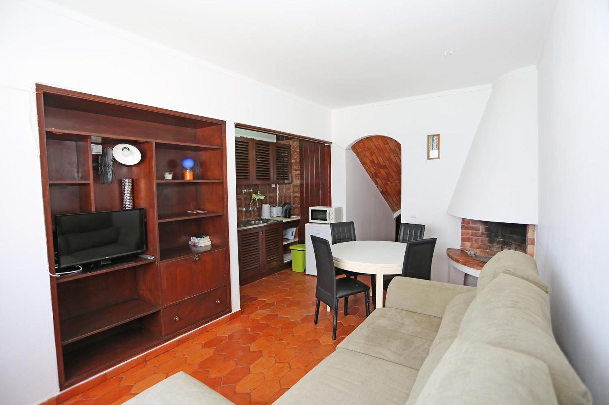 V - Seacliff Apartment