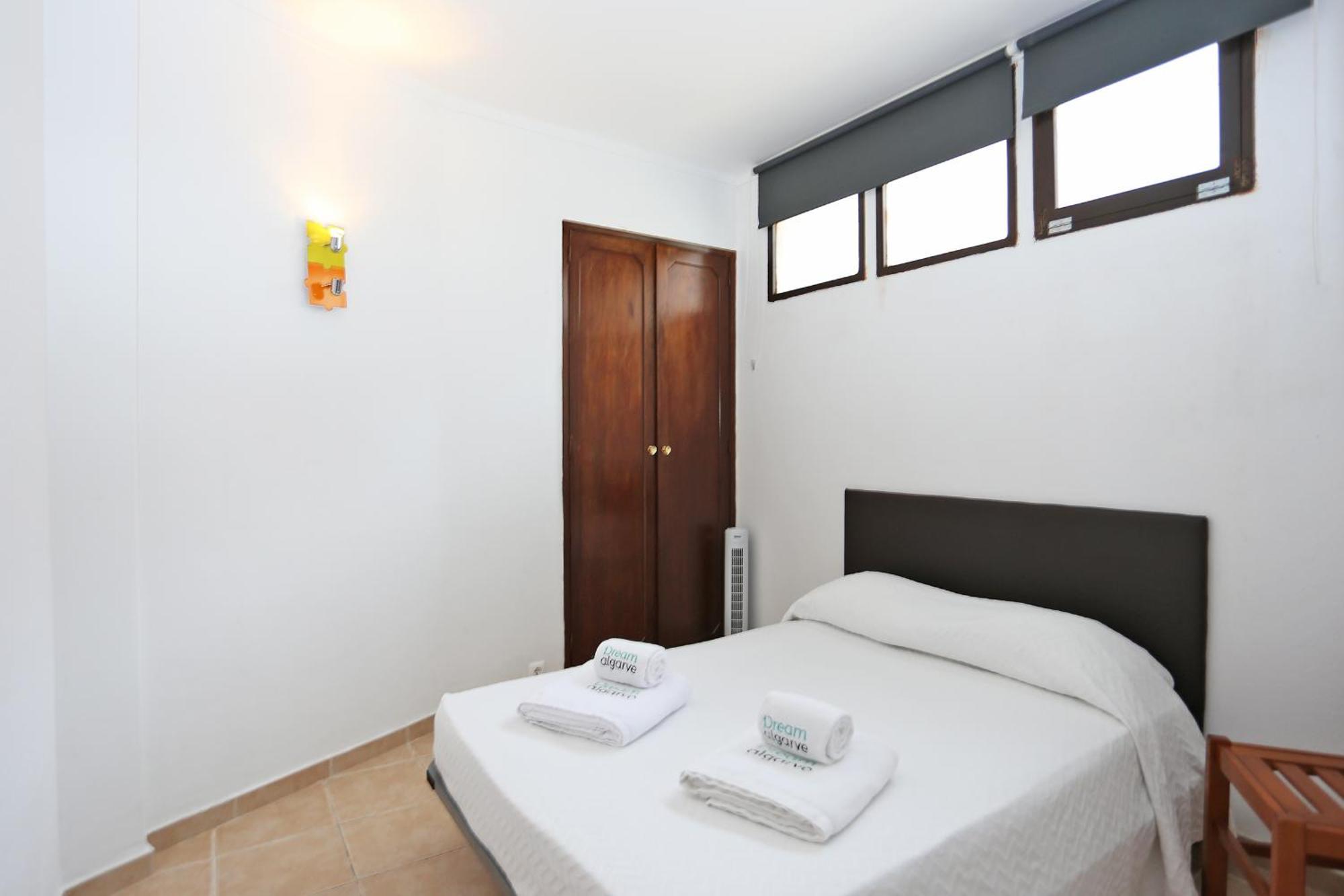 V - Seacliff Apartment *