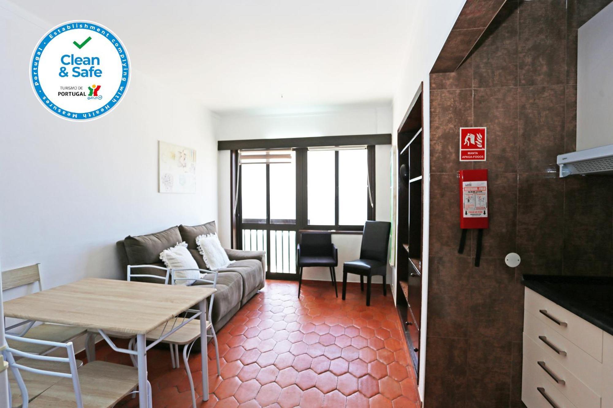 V - Seacliff Apartment