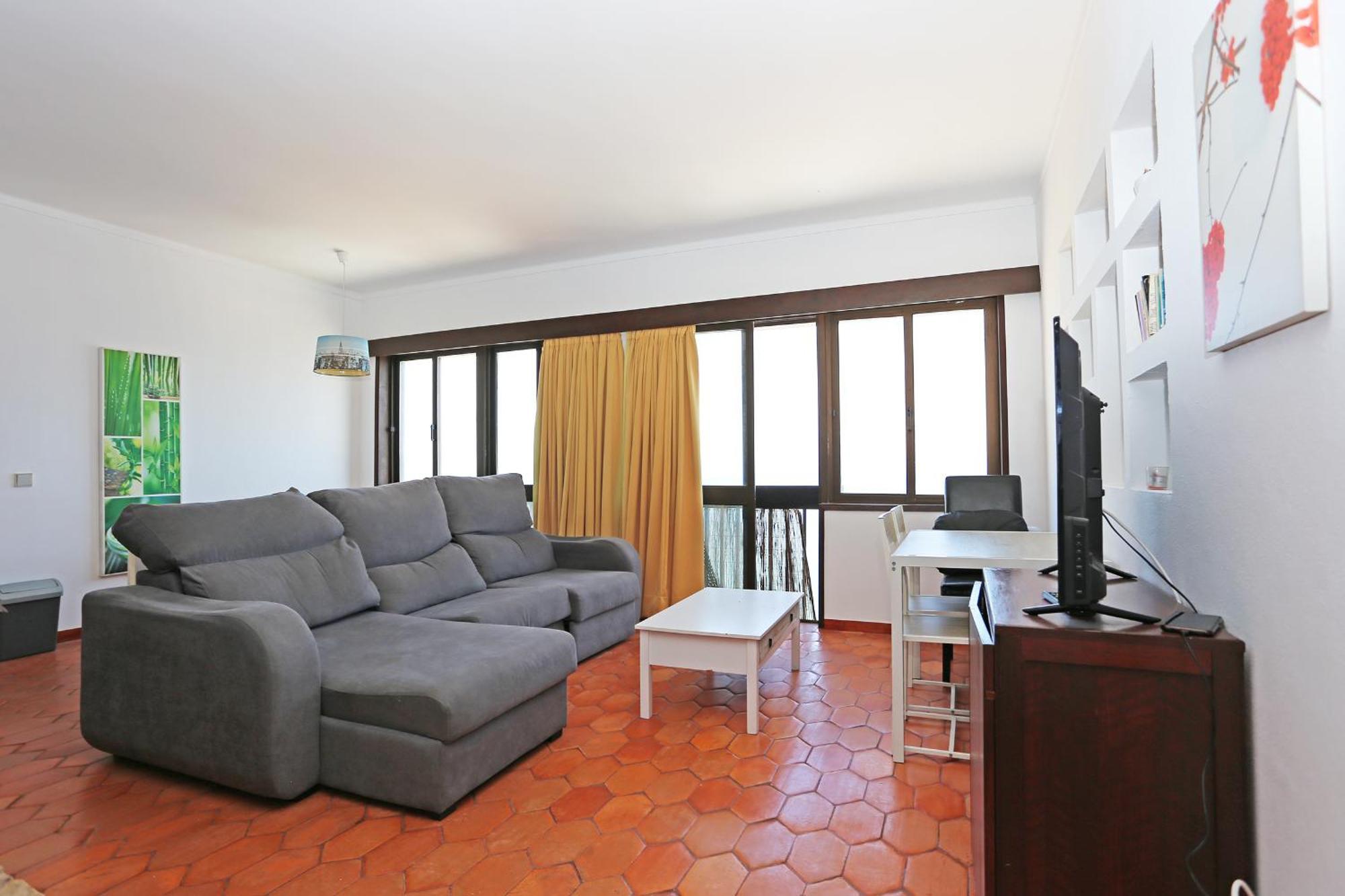 V - Seacliff Apartment