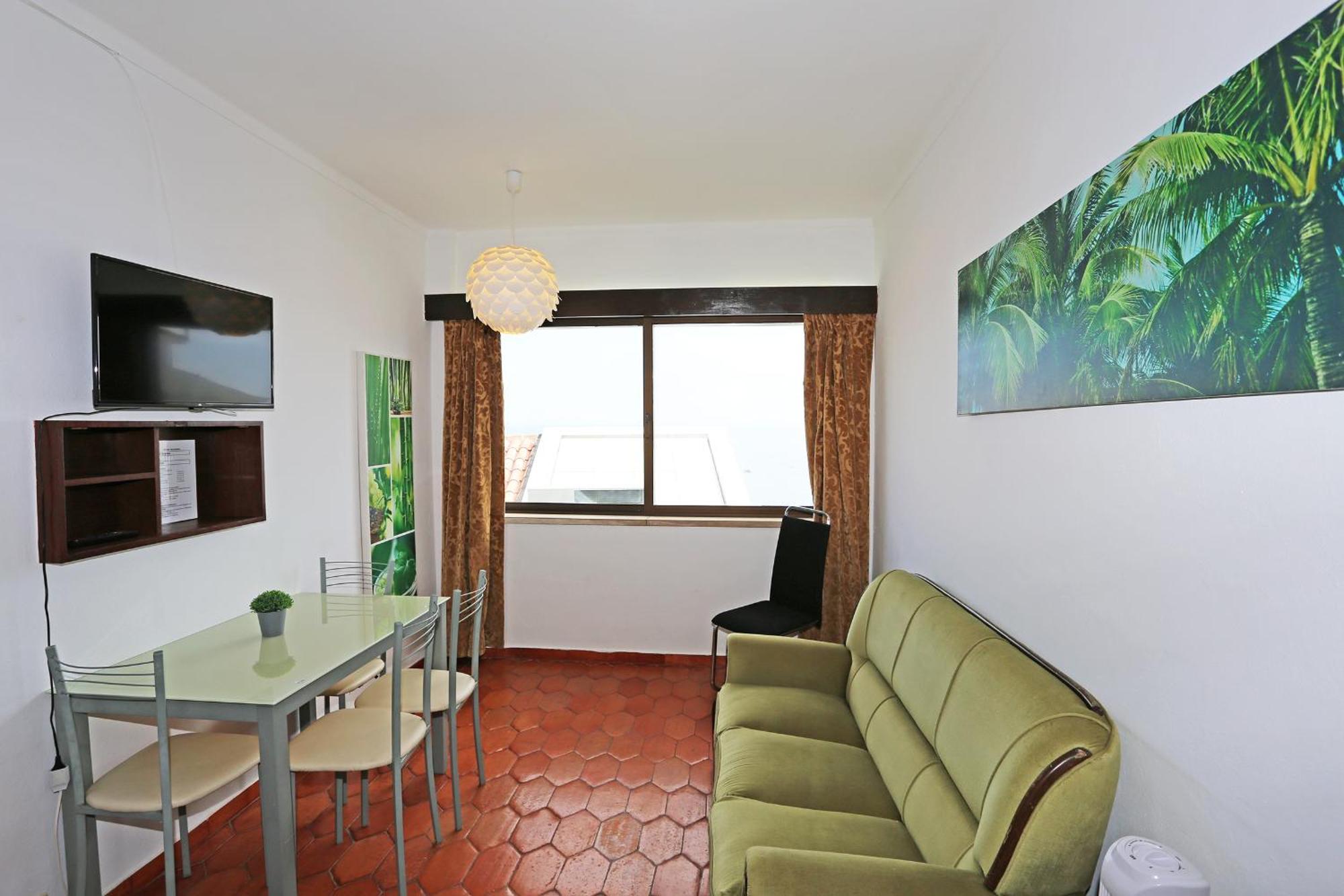 V - Seacliff Apartment