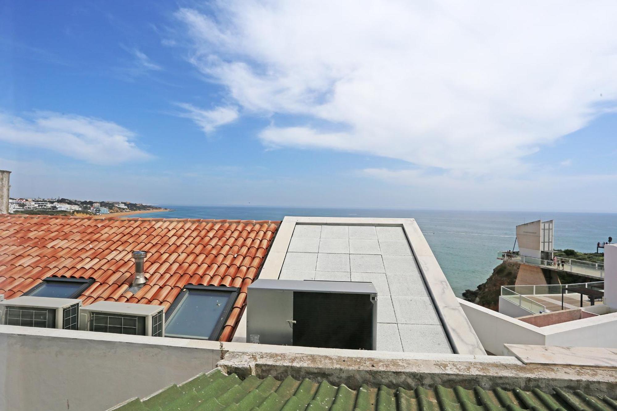 V - Seacliff Apartment