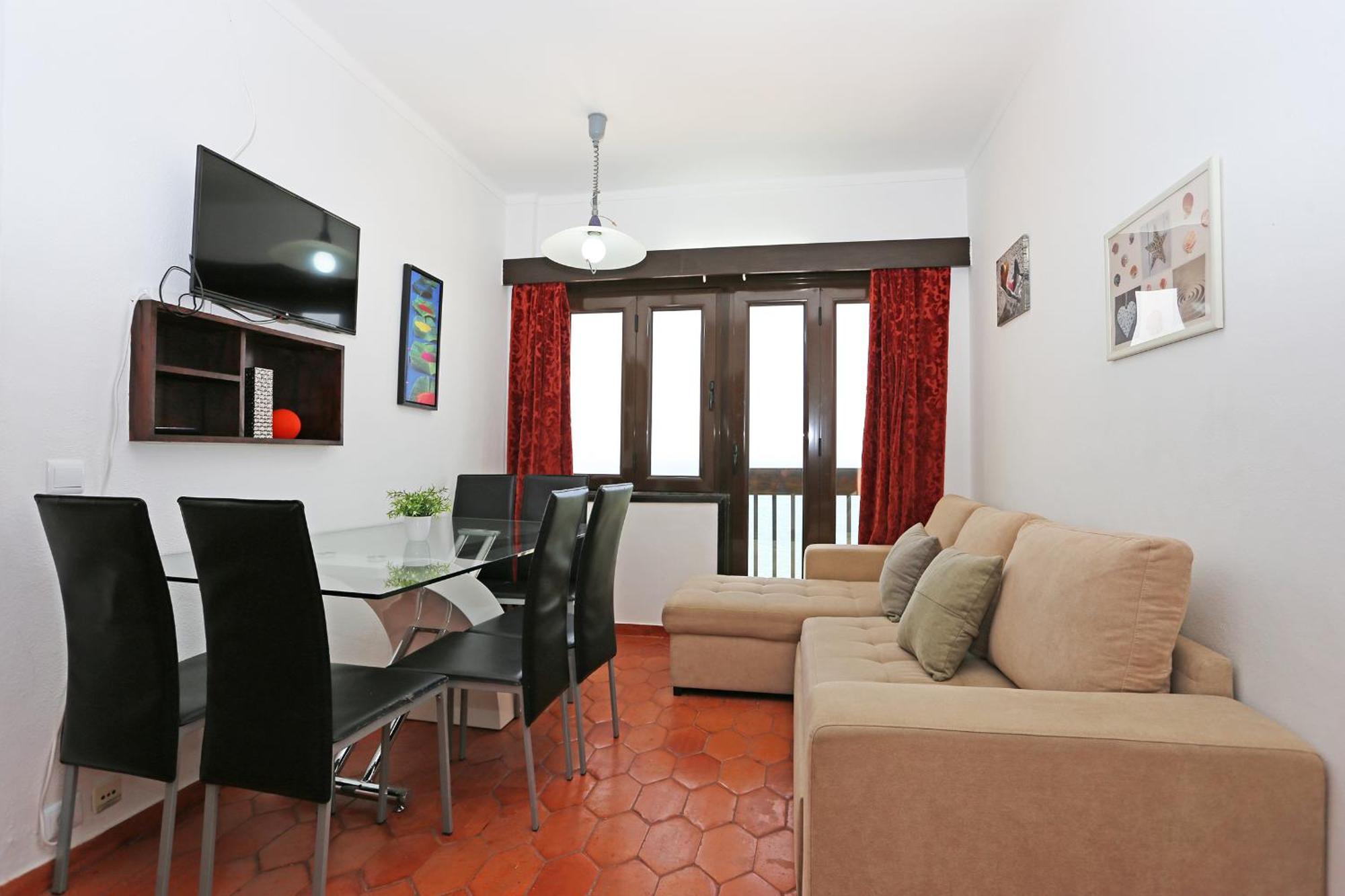 V - Seacliff Apartment *