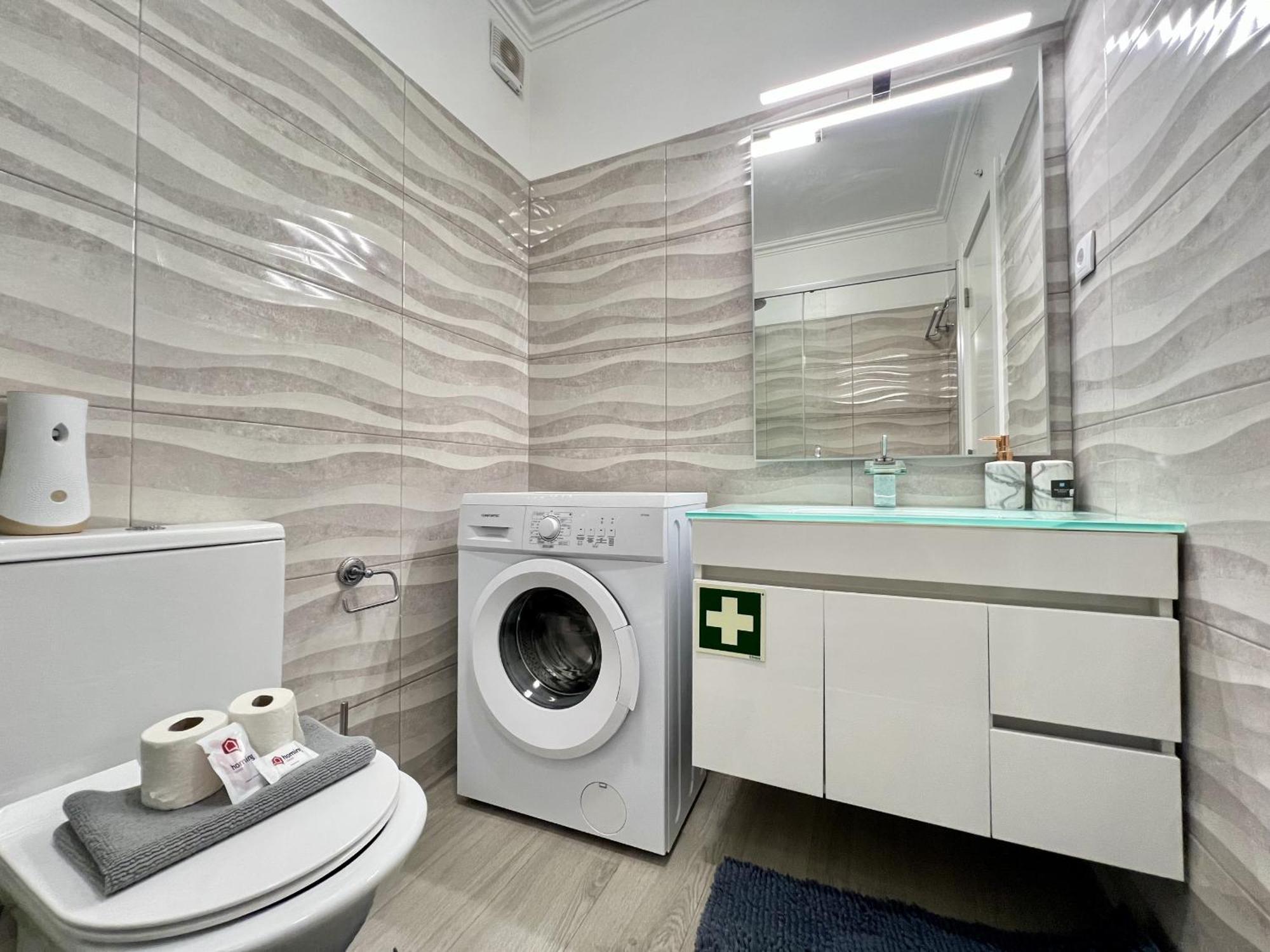 Town With Pool By Homing Apartment