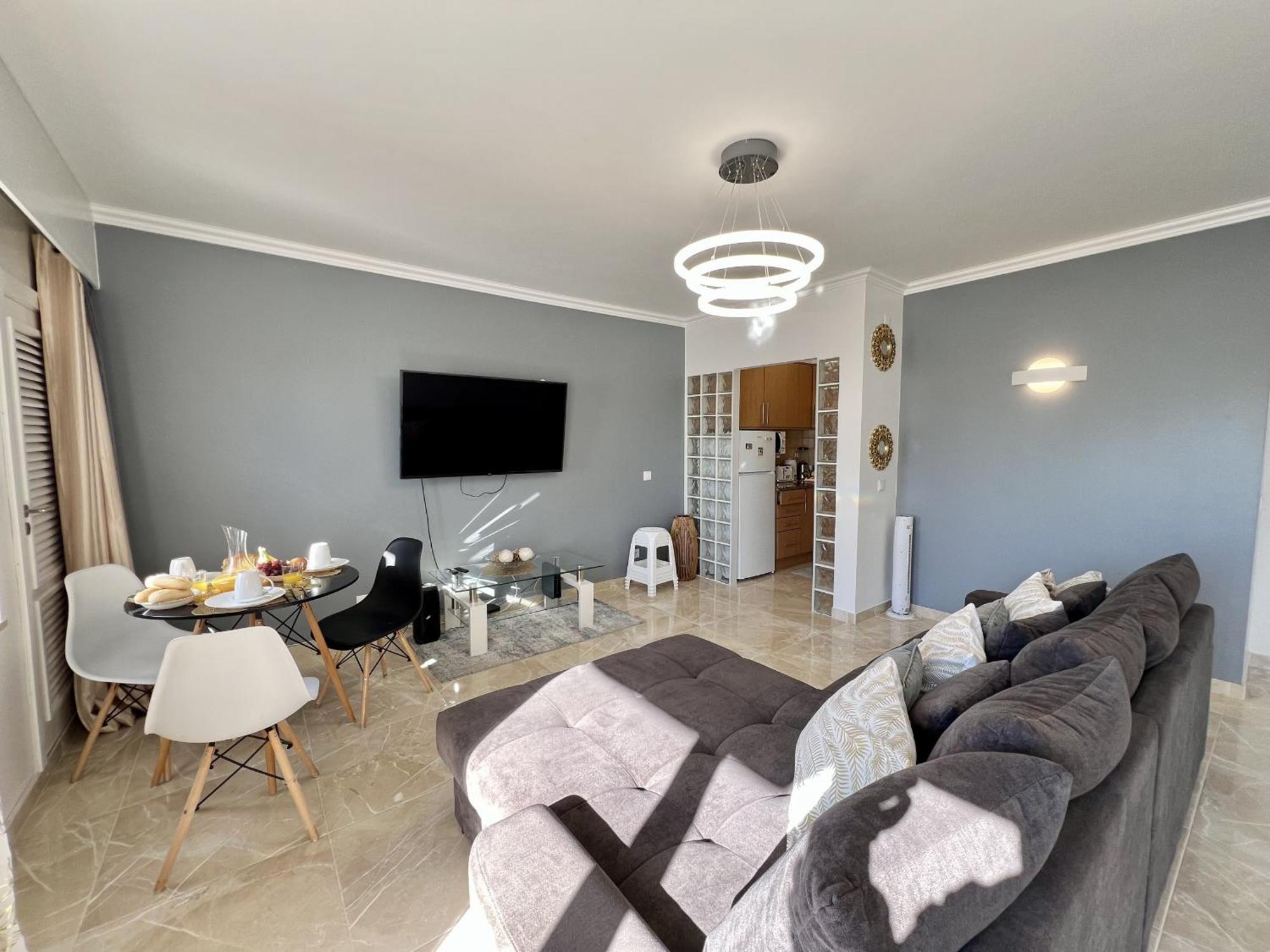 Town With Pool By Homing Albufeira