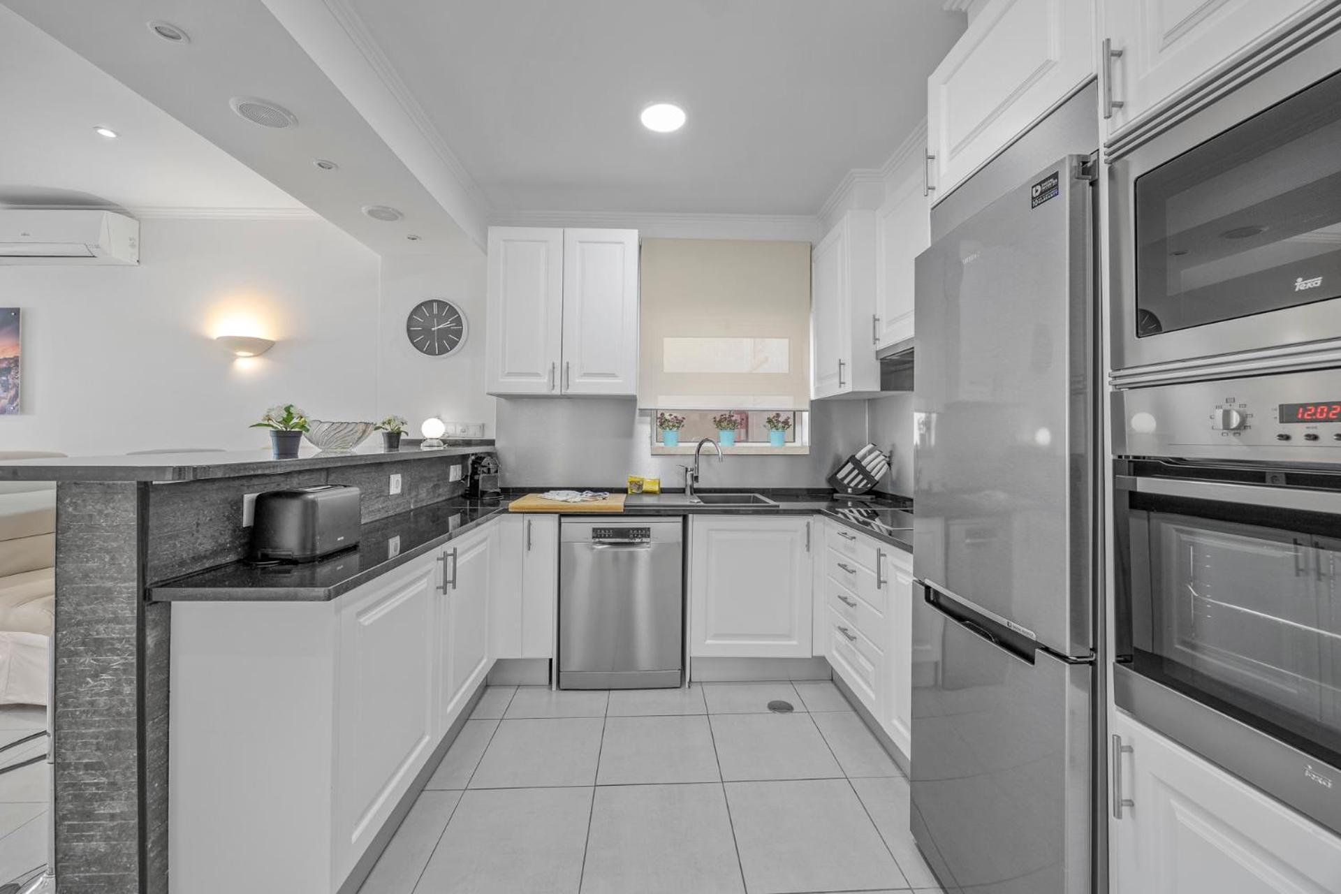 Old Town Apartment *