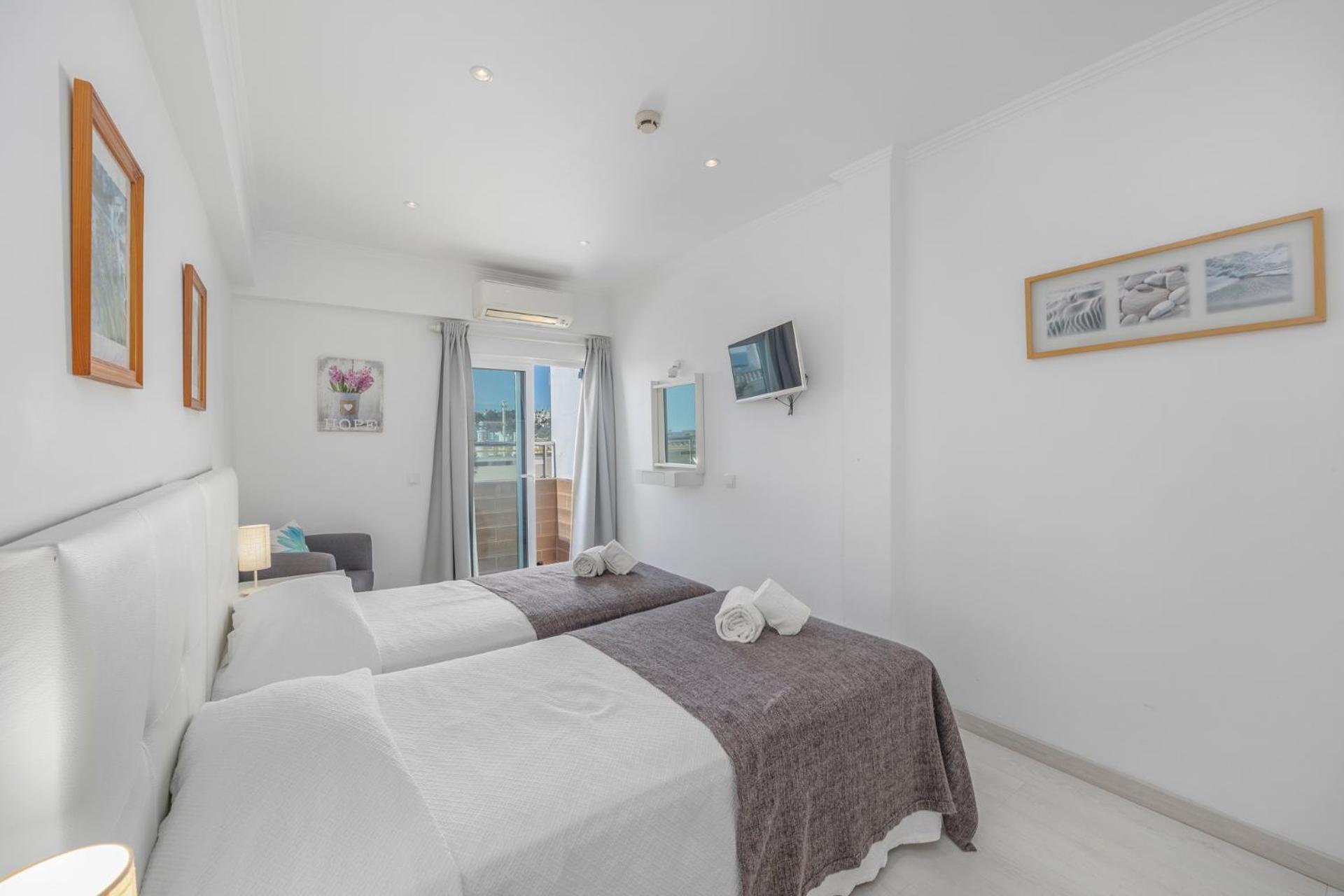 Old Town Apartment *