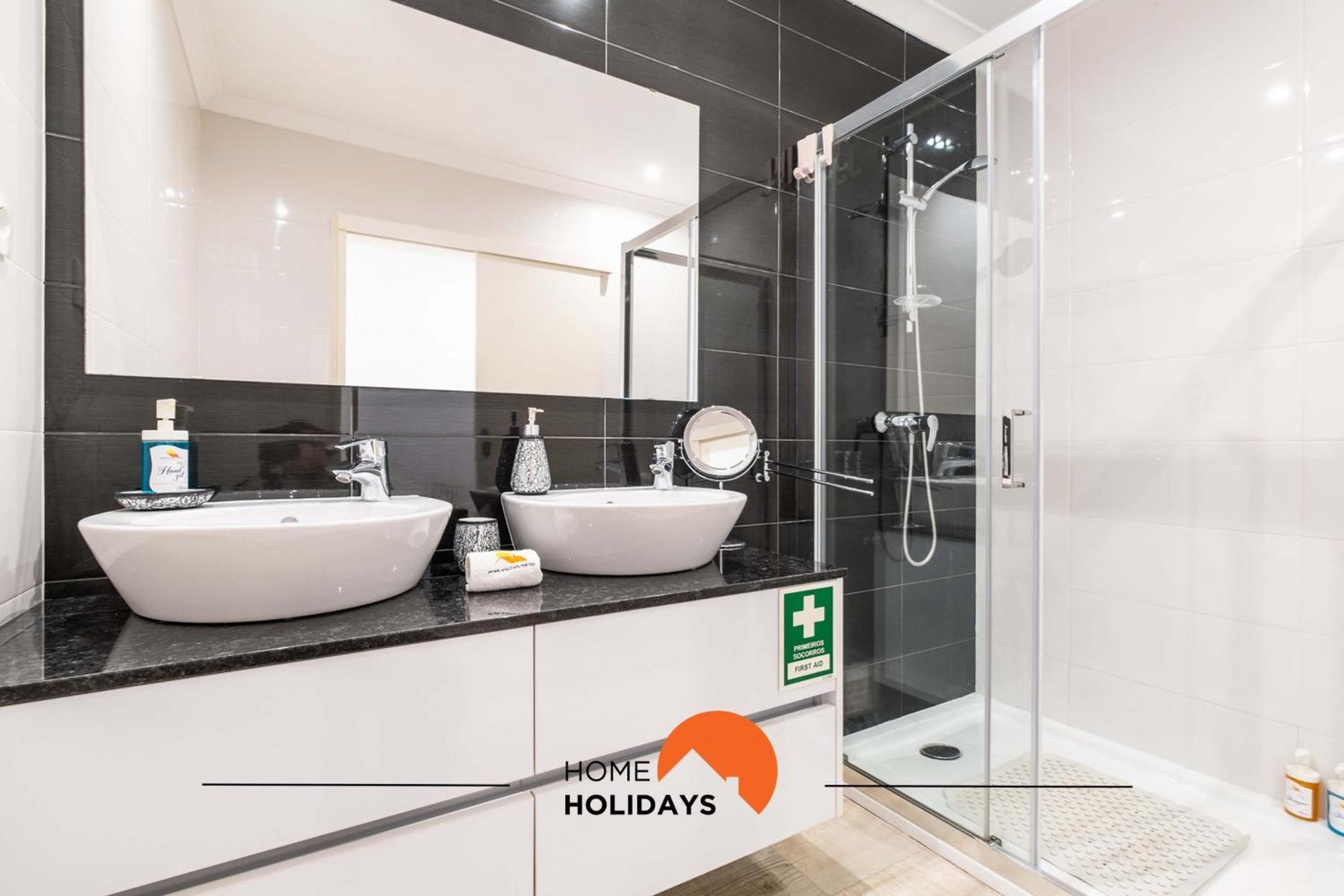 #089 Largo Escola By Holidays * Albufeira
