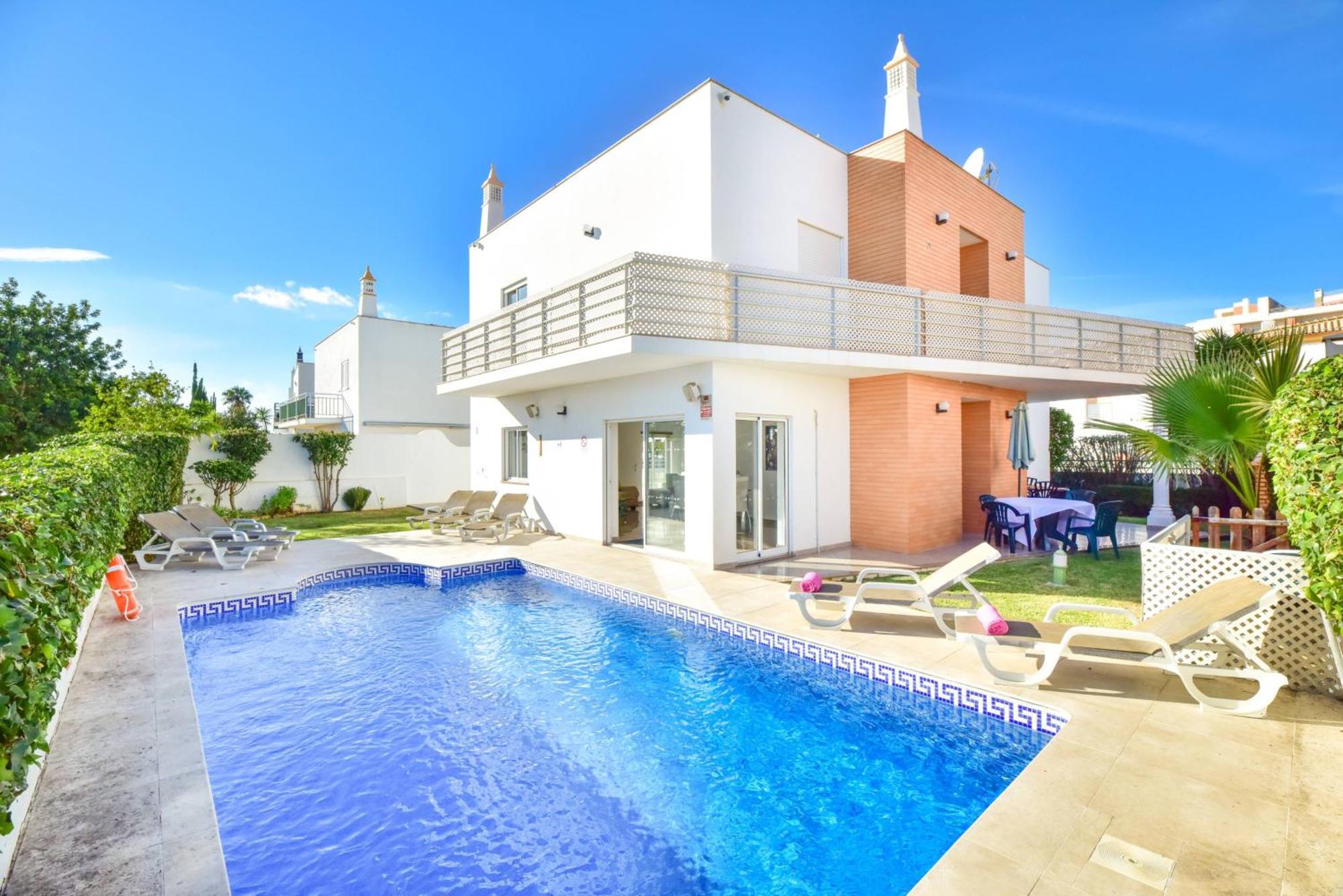 Alfarrobeira By Mtphomes *