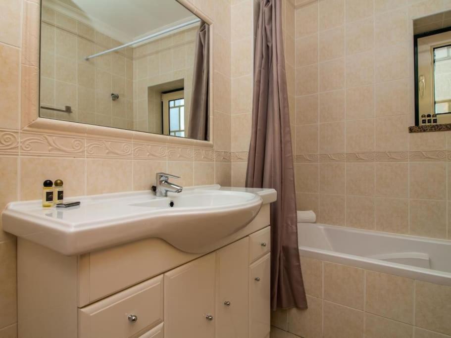 Oura Sunrise - Piscina, E Diversao! Apartment *