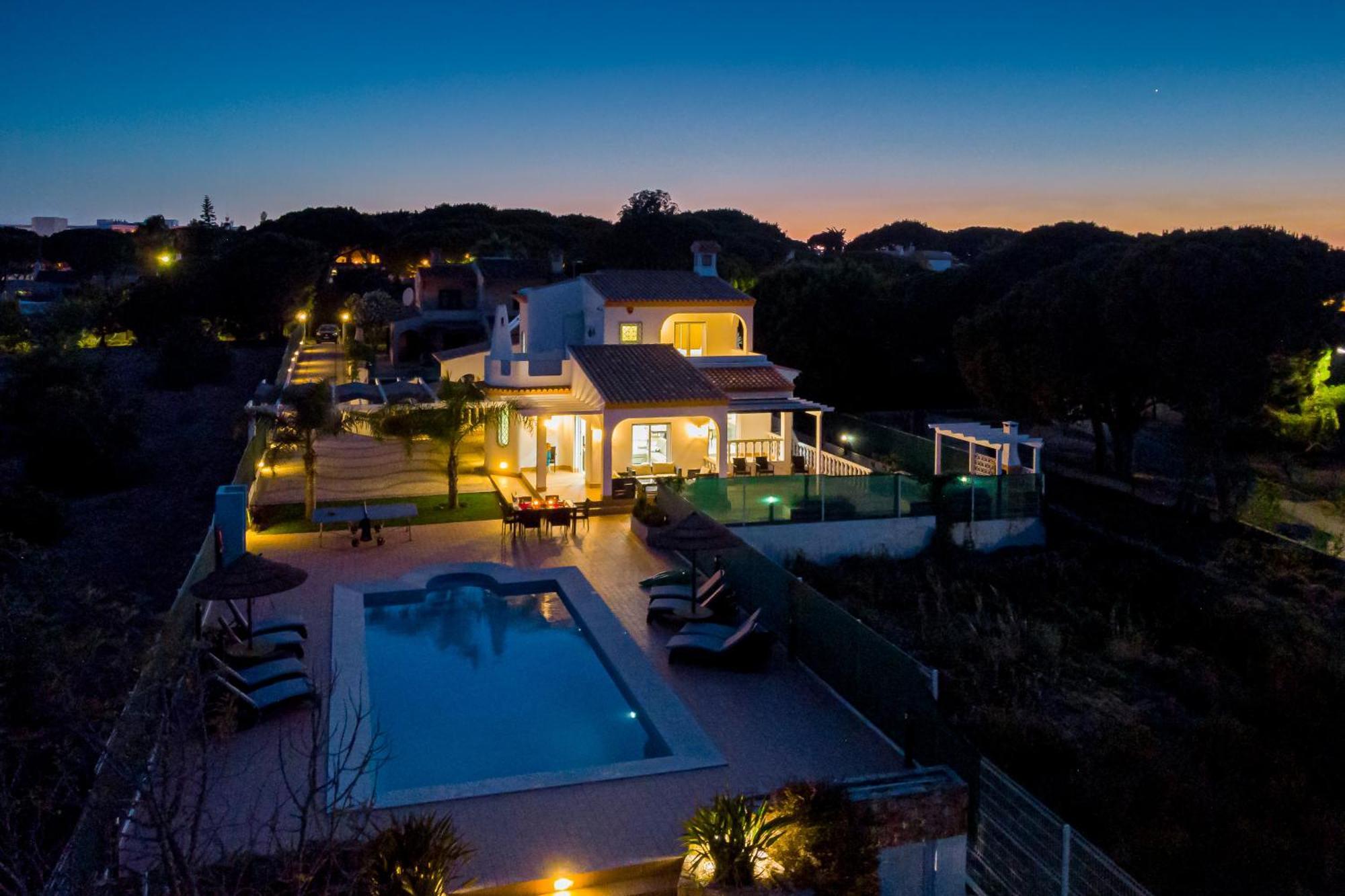 Carlivo Villa *