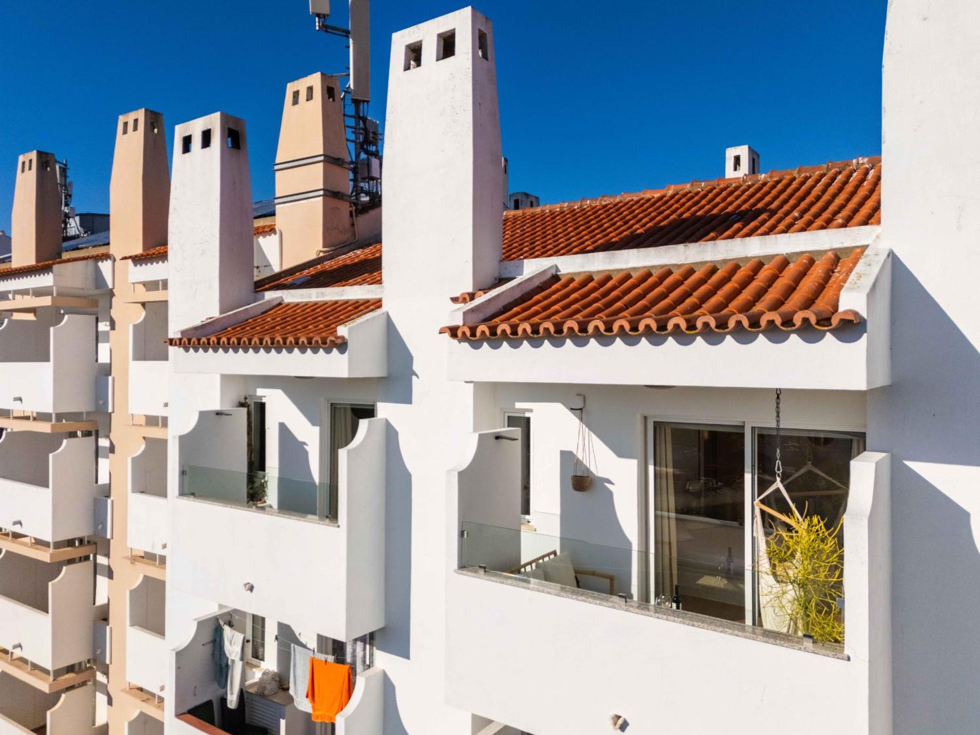 Montechoro Sea View 3 Bedroom 800m From The Strip Apartment