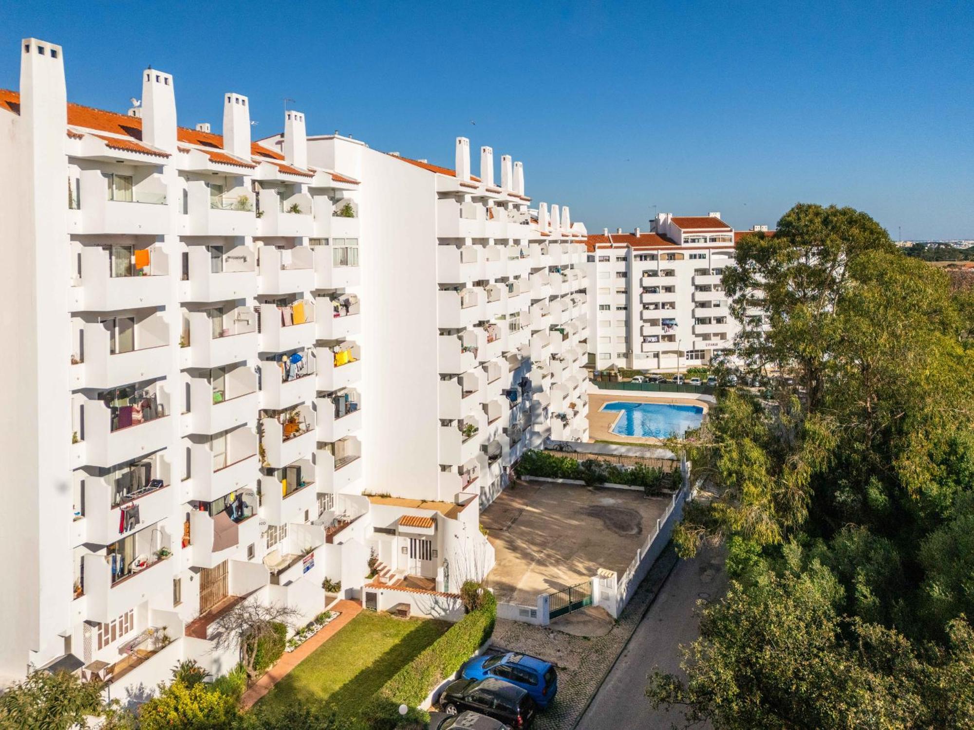 Montechoro Sea View 3 Bedroom 800m From The Strip Apartment *