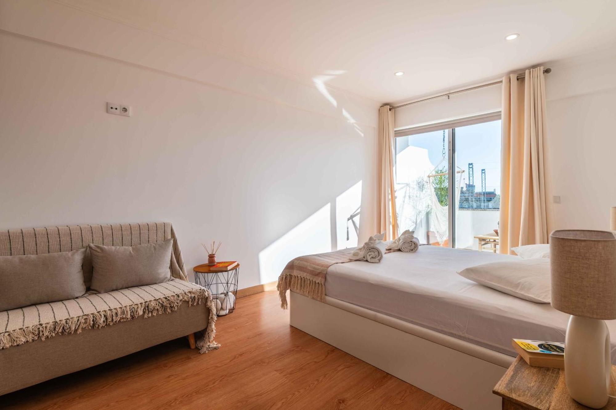 Montechoro Sea View 3 Bedroom 800m From The Strip